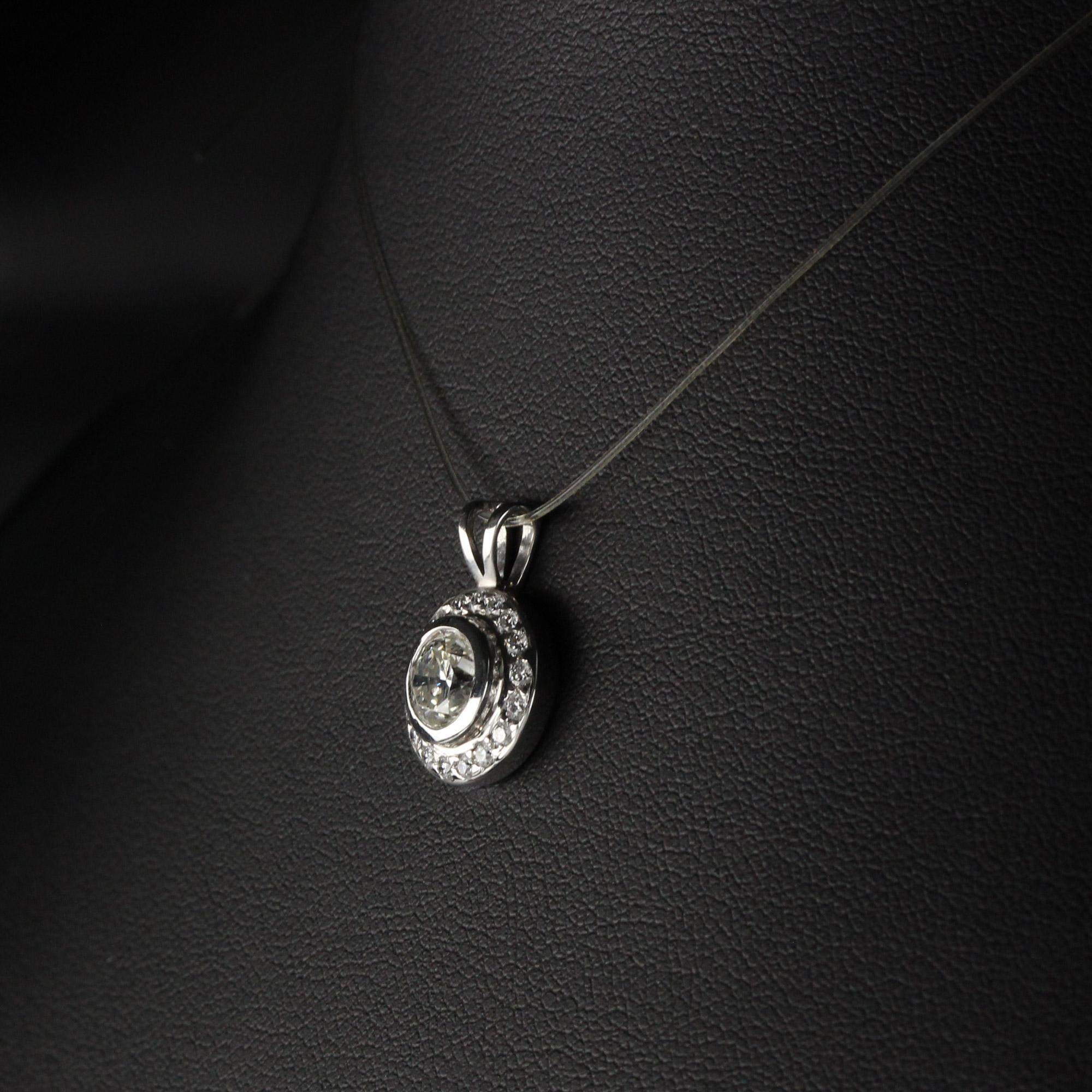 Round Cut Vintage Estate 18 Karat White Gold Diamond Pendant For Sale