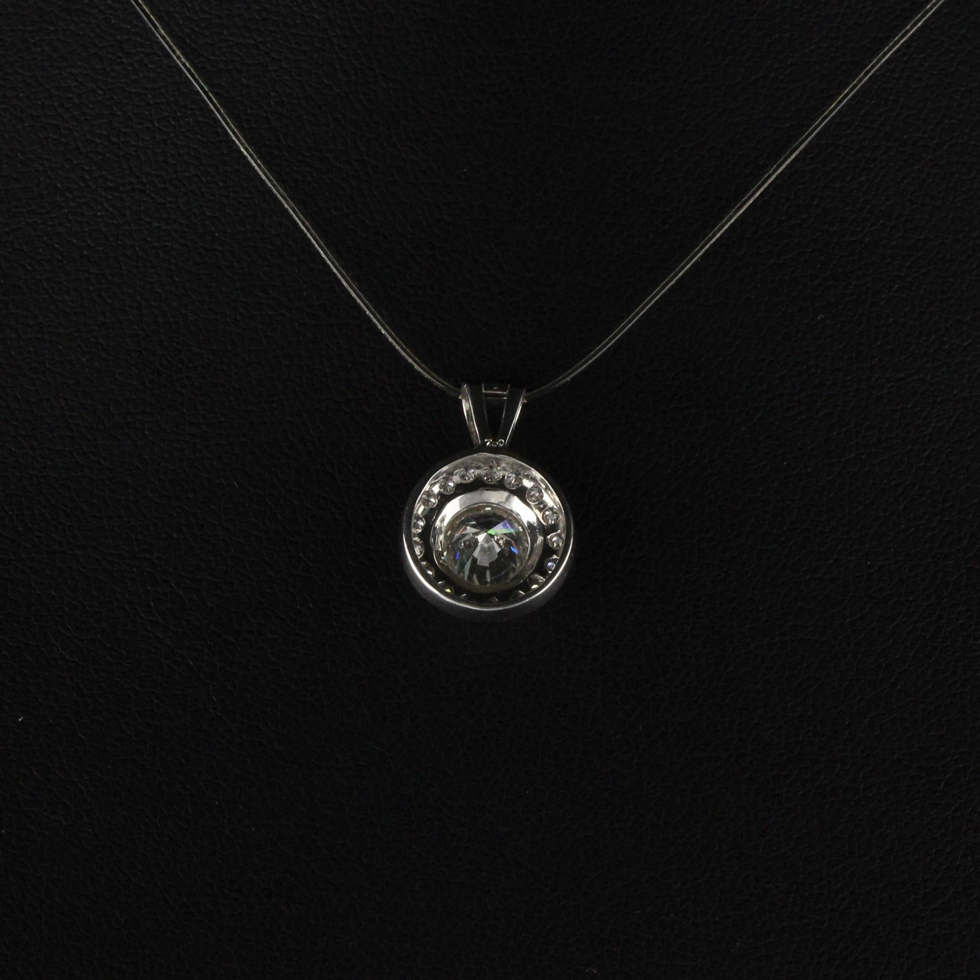 Vintage Estate 18 Karat White Gold Diamond Pendant In Excellent Condition For Sale In Great Neck, NY
