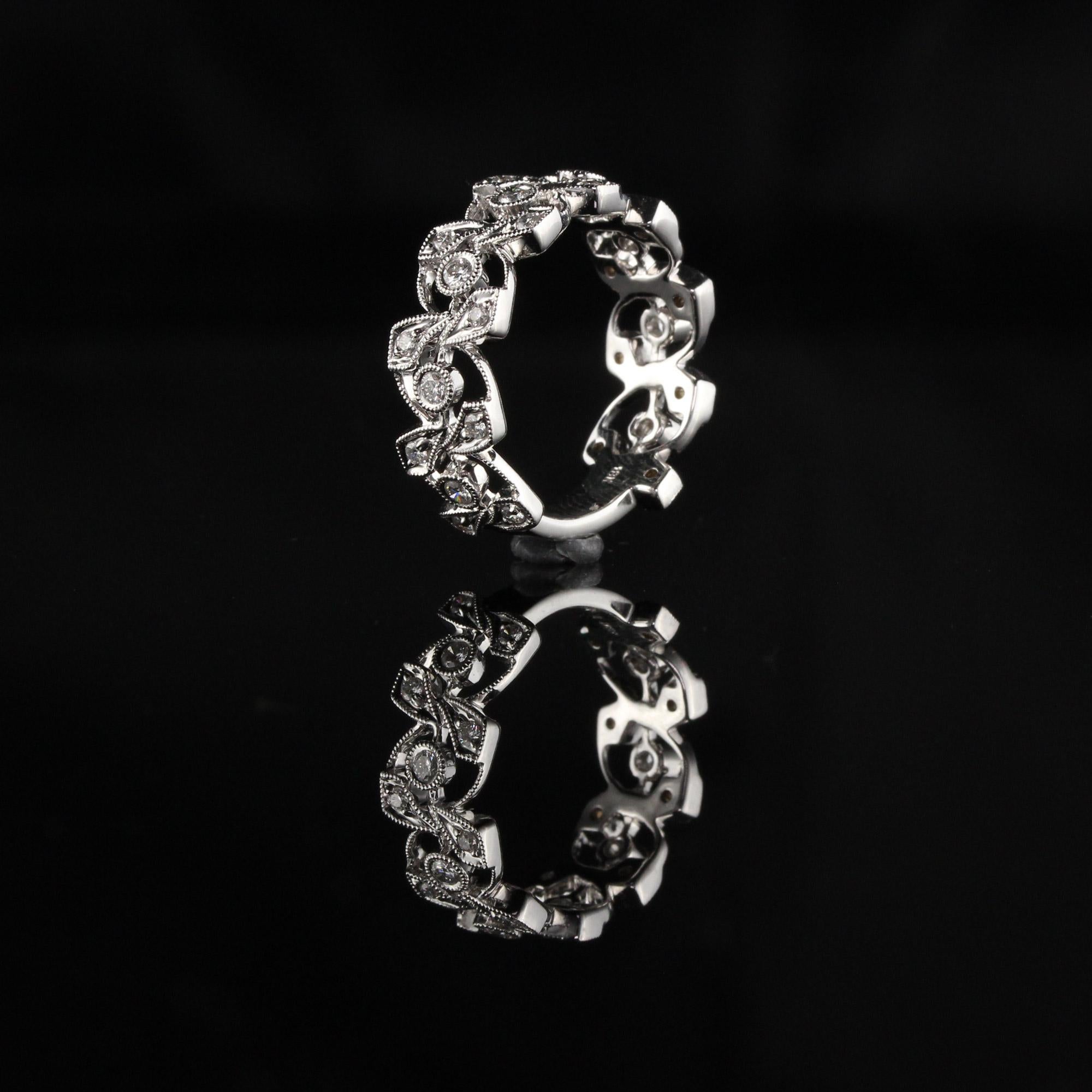 Vintage Estate 18 Karat White Gold Diamond Ring In Excellent Condition For Sale In Great Neck, NY