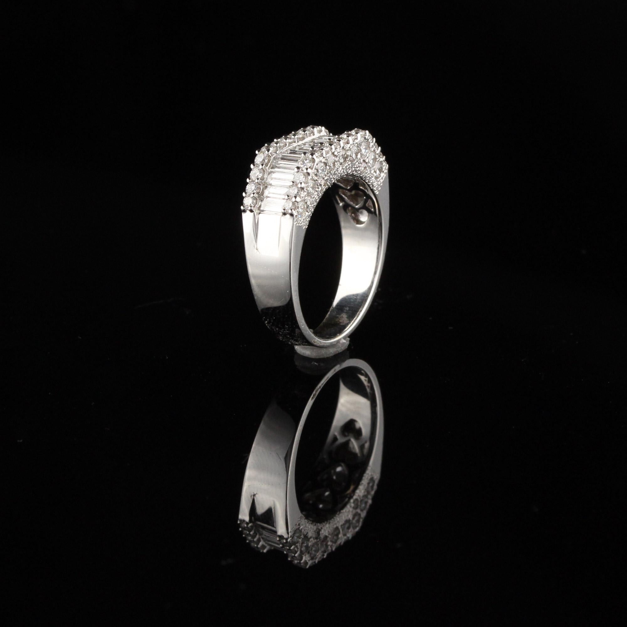 Anello vintage di proprietà con diamanti in oro bianco 18 carati In condizioni ottime in vendita a Great Neck, NY