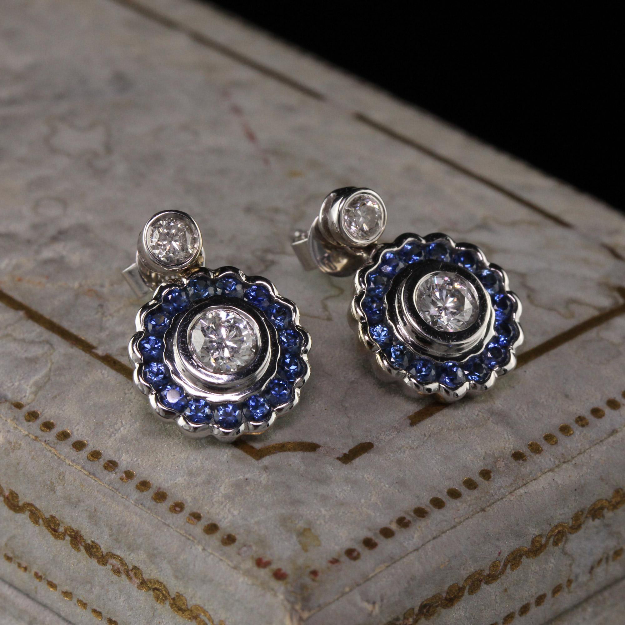 Deslumbrantes pendientes vintage de diamantes con halo de zafiro.

Metal: Oro blanco de 18 quilates

Peso: 4.4 gramos

Peso del diamante: Aproximadamente 0,70 ct

Color del diamante: H

Claridad del diamante: SI1

Peso de la gema: Aproximadamente