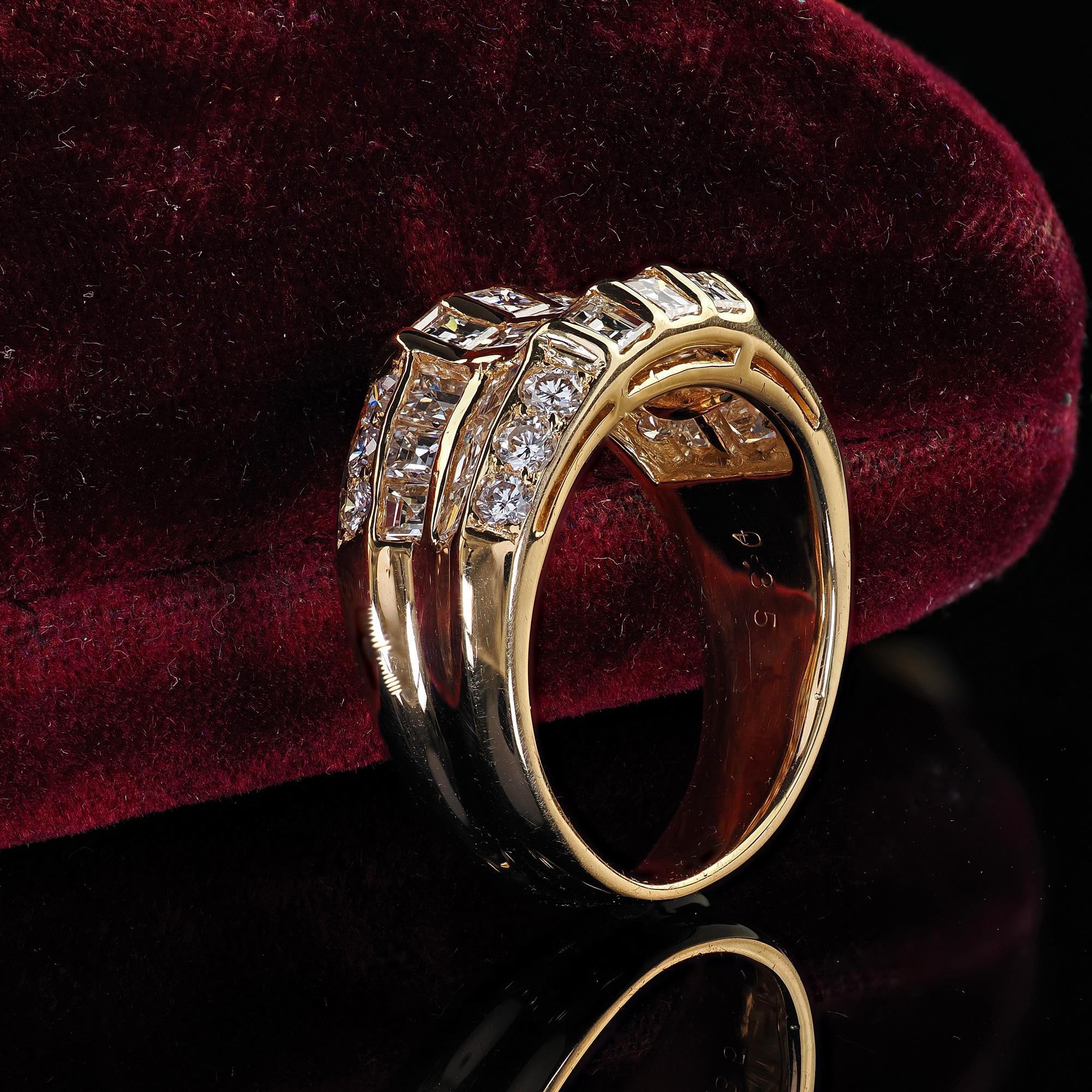 Retro Vintage Estate 18K Yellow Gold Carre and Round Cut Diamond Cocktail Ring