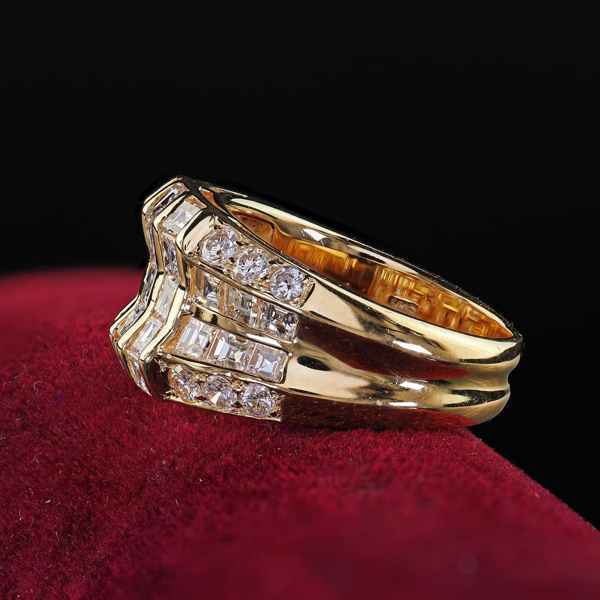Women's Vintage Estate 18K Yellow Gold Carre and Round Cut Diamond Cocktail Ring