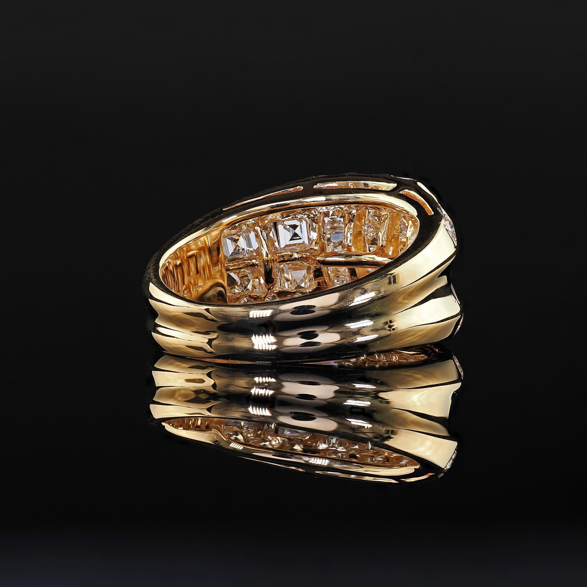 Vintage Estate 18K Yellow Gold Carre and Round Cut Diamond Cocktail Ring 3