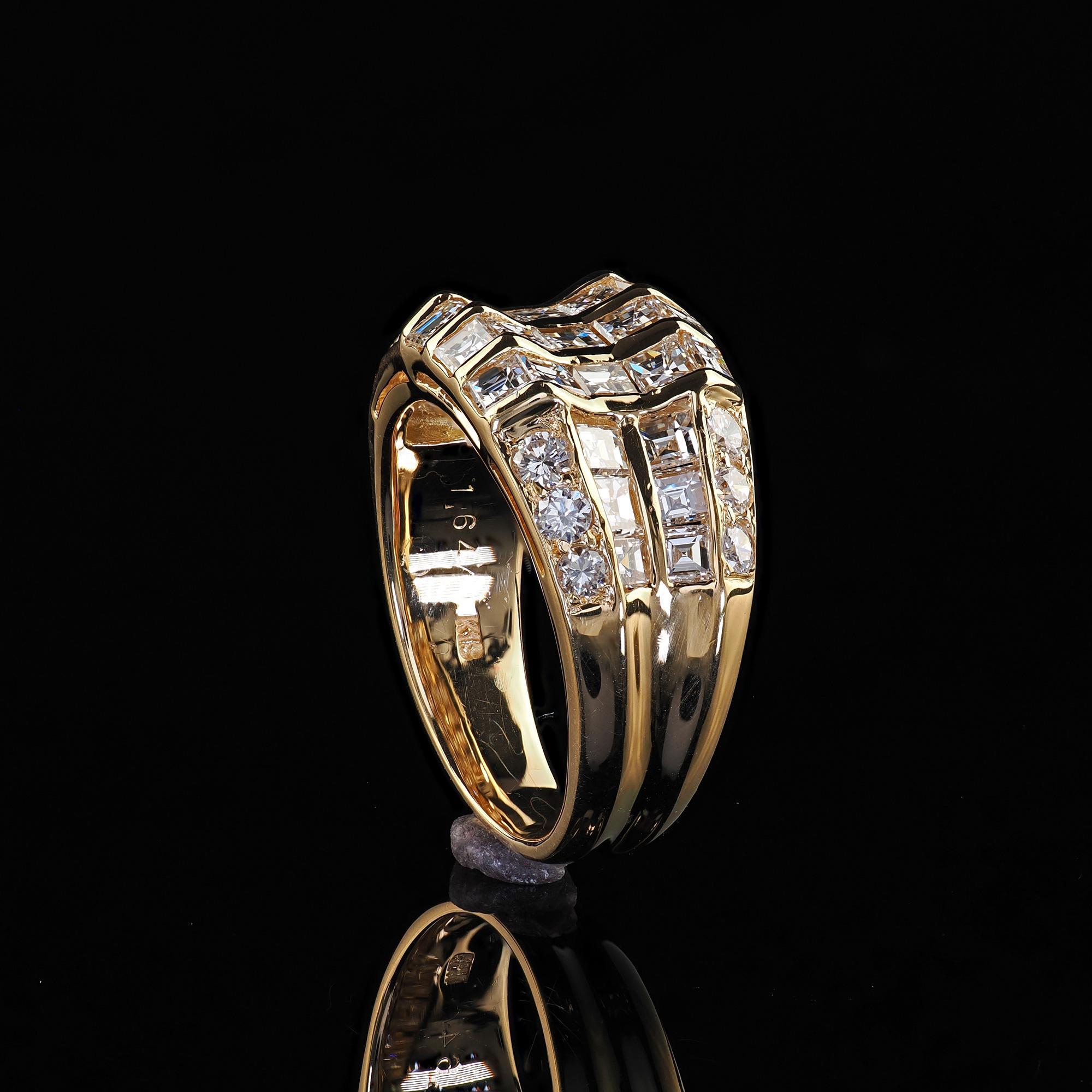 Vintage Estate 18K Yellow Gold Carre and Round Cut Diamond Cocktail Ring 4