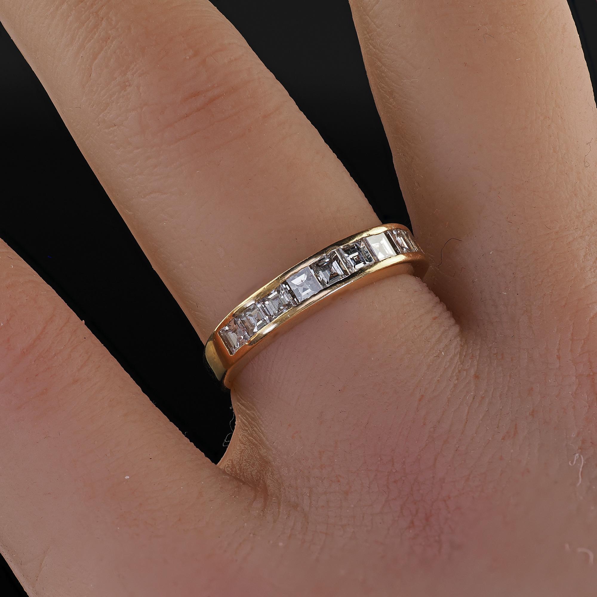 Vintage Estate 18K Yellow Gold Carre Cut Diamond Wedding Band Ring For Sale 4