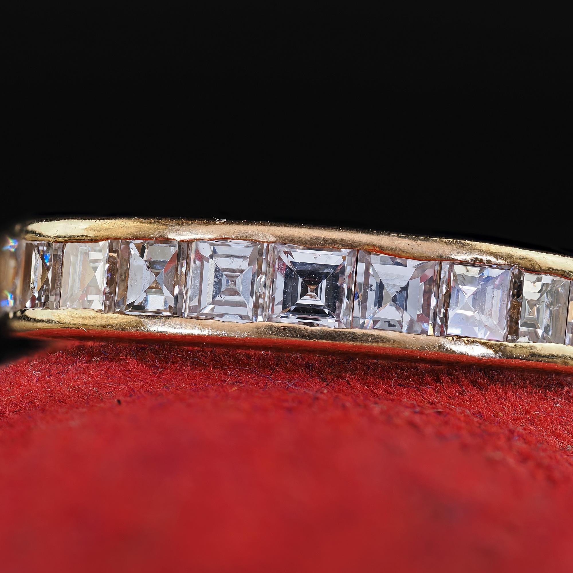 Women's Vintage Estate 18K Yellow Gold Carre Cut Diamond Wedding Band Ring For Sale