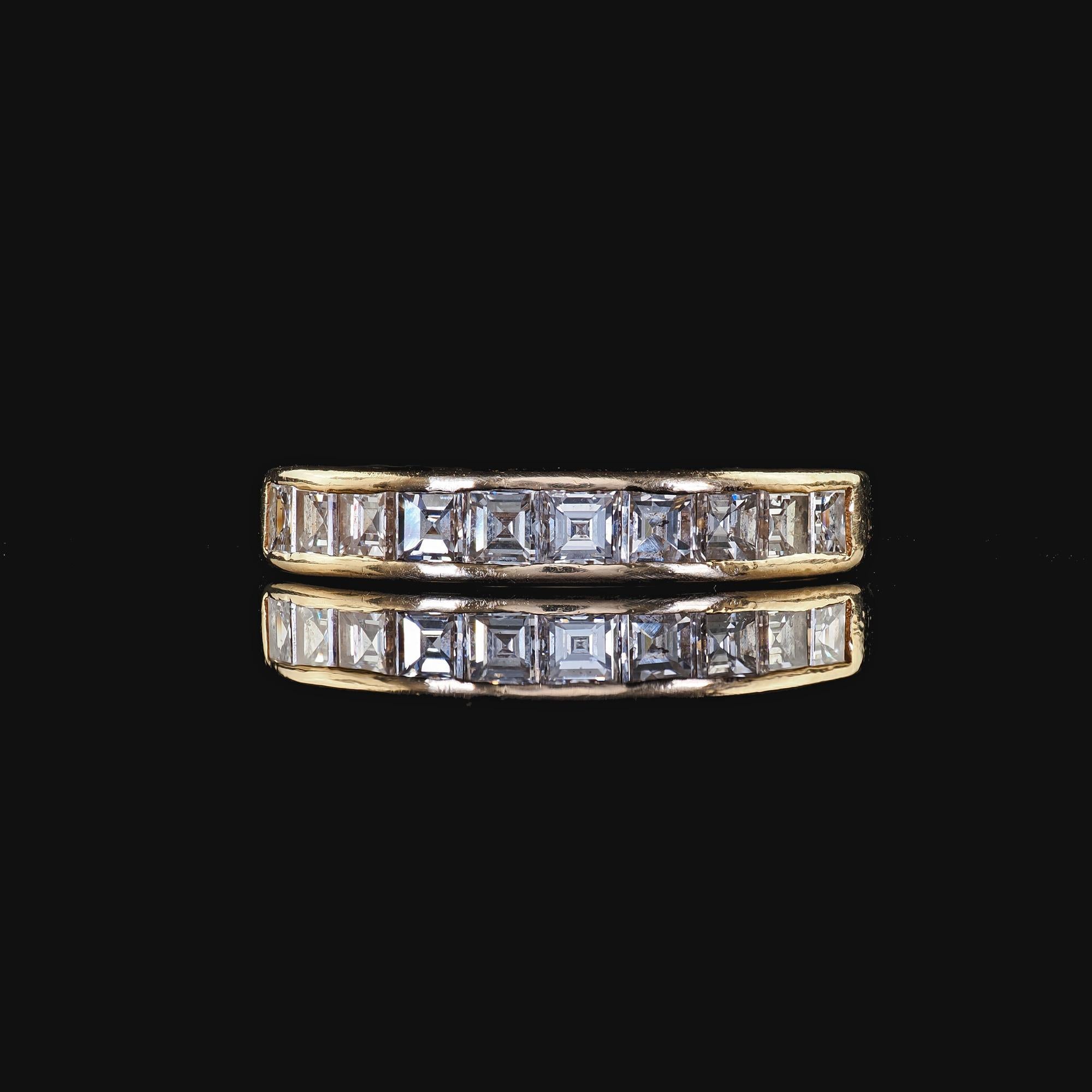 Vintage Estate 18K Yellow Gold Carre Cut Diamond Wedding Band Ring For Sale 1