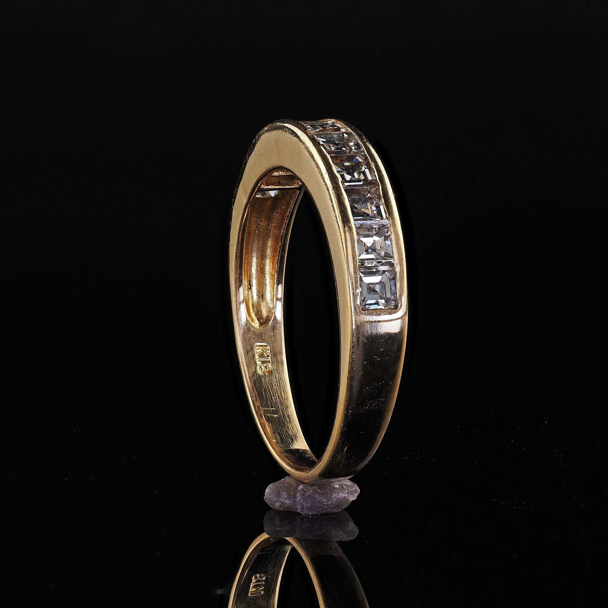 Vintage Estate 18K Yellow Gold Carre Cut Diamond Wedding Band Ring For Sale 3
