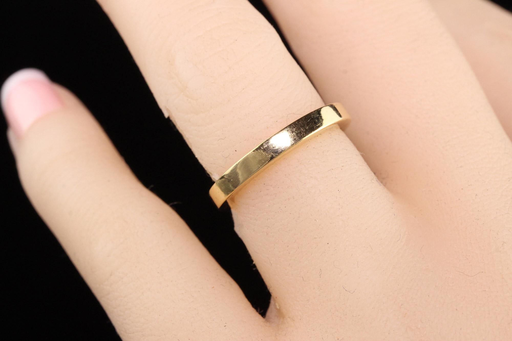 Women's or Men's Vintage Estate 18K Yellow Gold Classic Wedding Band For Sale