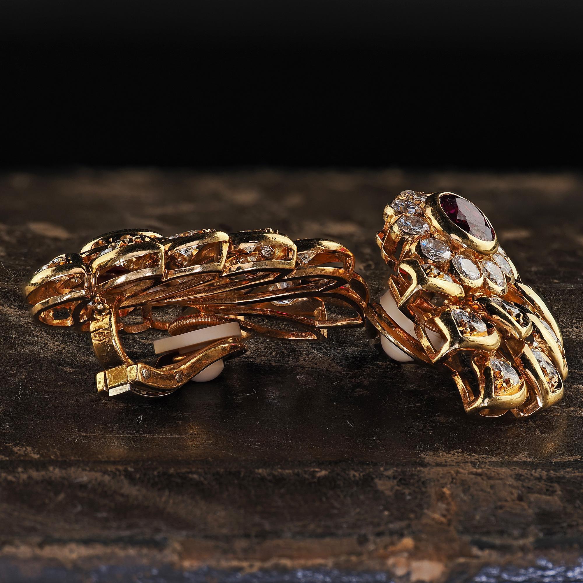 Contemporary Vintage Estate 18K Yellow Gold Diamond and Ruby Floral Clip On Earrings For Sale