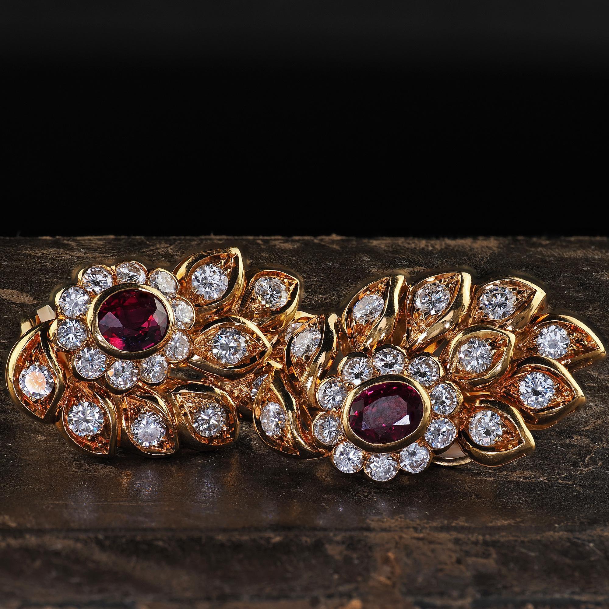 Vintage Estate 18K Yellow Gold Diamond and Ruby Floral Clip On Earrings In Good Condition For Sale In Great Neck, NY