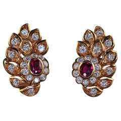 Pendientes de clip vintage de oro amarillo de 18 quilates con diamantes y rubíes florales