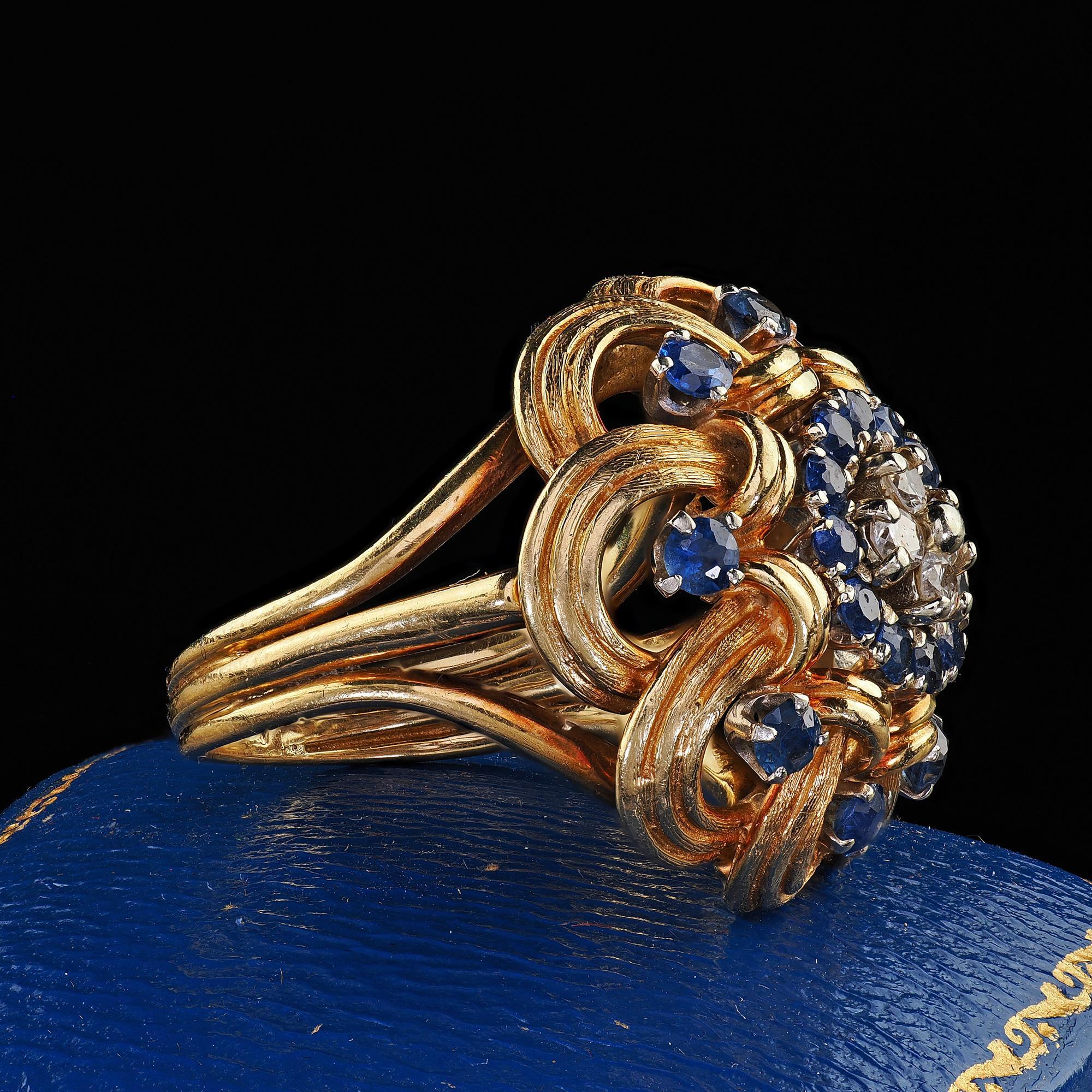 Taglio rotondo Anello da cocktail geometrico con diamanti e zaffiri in oro giallo 18 carati di proprietà vintage in vendita