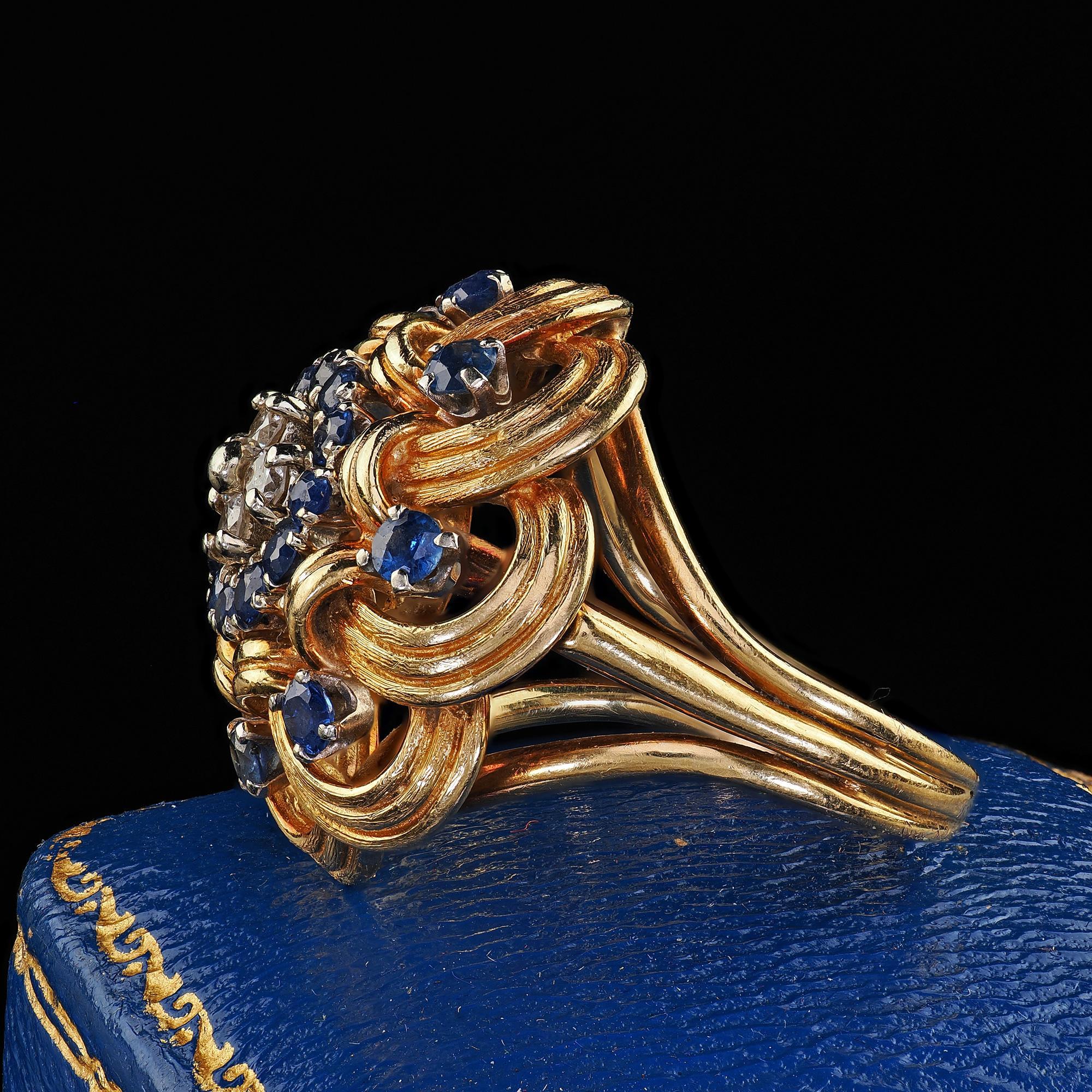Anello da cocktail geometrico con diamanti e zaffiri in oro giallo 18 carati di proprietà vintage In condizioni buone in vendita a Great Neck, NY
