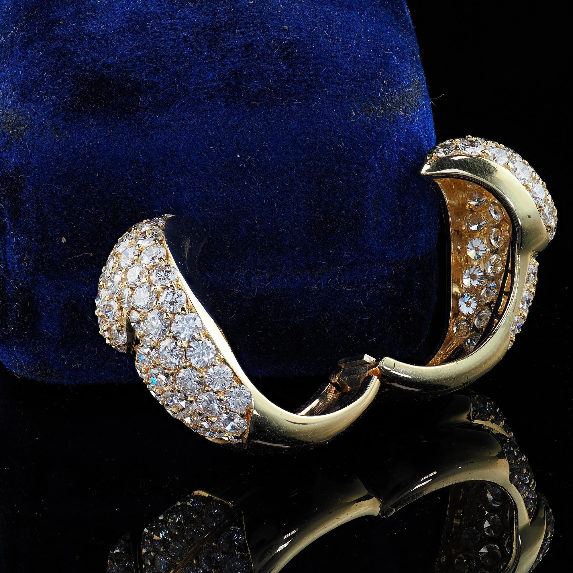 Contemporaneo Anello da cocktail con doppio anello di diamanti in oro giallo 18 carati di proprietà dell'epoca in vendita