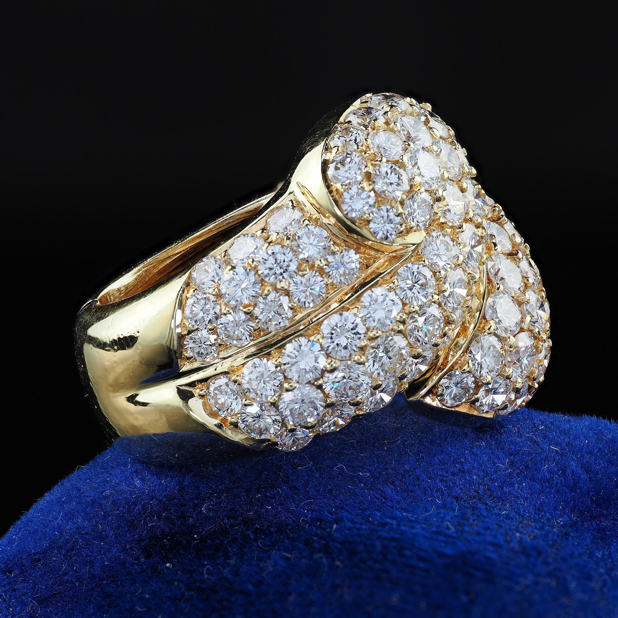 Taglio brillante Anello da cocktail con doppio anello di diamanti in oro giallo 18 carati di proprietà dell'epoca in vendita