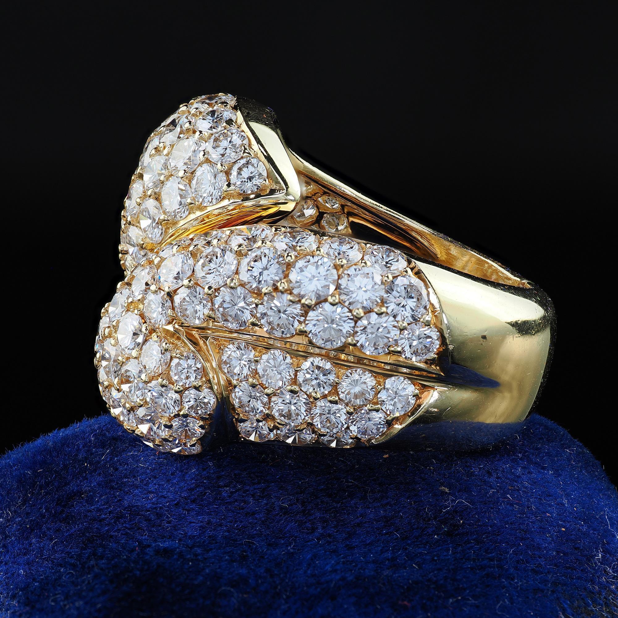 Anello da cocktail con doppio anello di diamanti in oro giallo 18 carati di proprietà dell'epoca In condizioni buone in vendita a Great Neck, NY