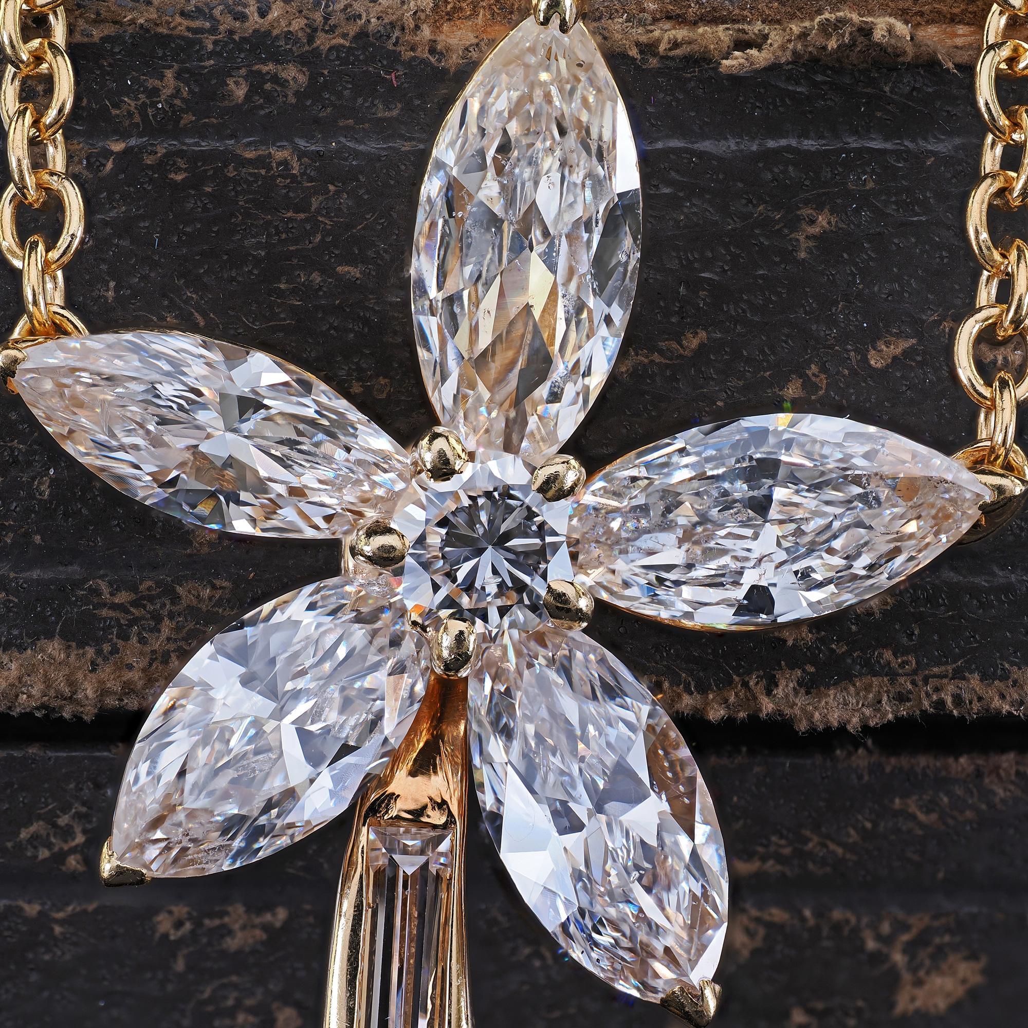 Collier pendentif fleur vintage en or jaune 18 carats avec diamants marquises et baguettes Bon état - En vente à Great Neck, NY