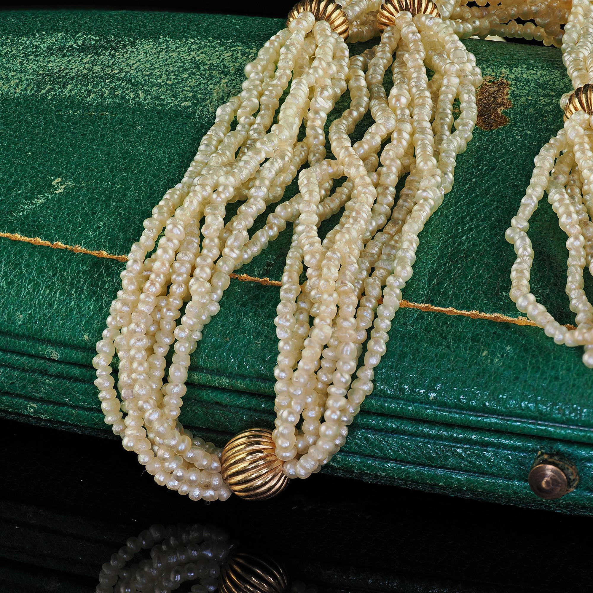 Mehrreihige Vintage Estate 18K Gelbgold Natürliche Saatperlen-Halskette (Perle) im Angebot