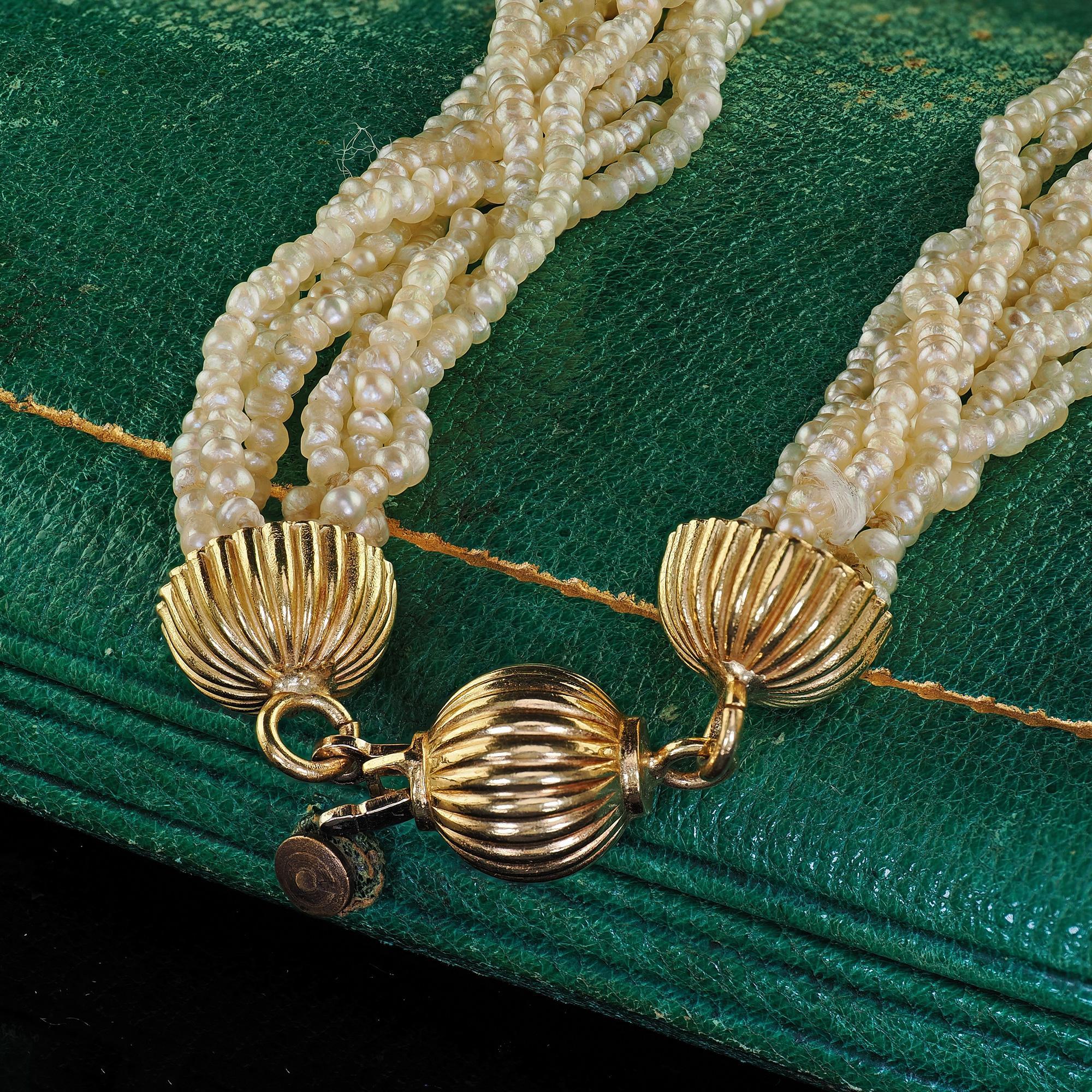 Mehrreihige Vintage Estate 18K Gelbgold Natürliche Saatperlen-Halskette im Zustand „Gut“ im Angebot in Great Neck, NY