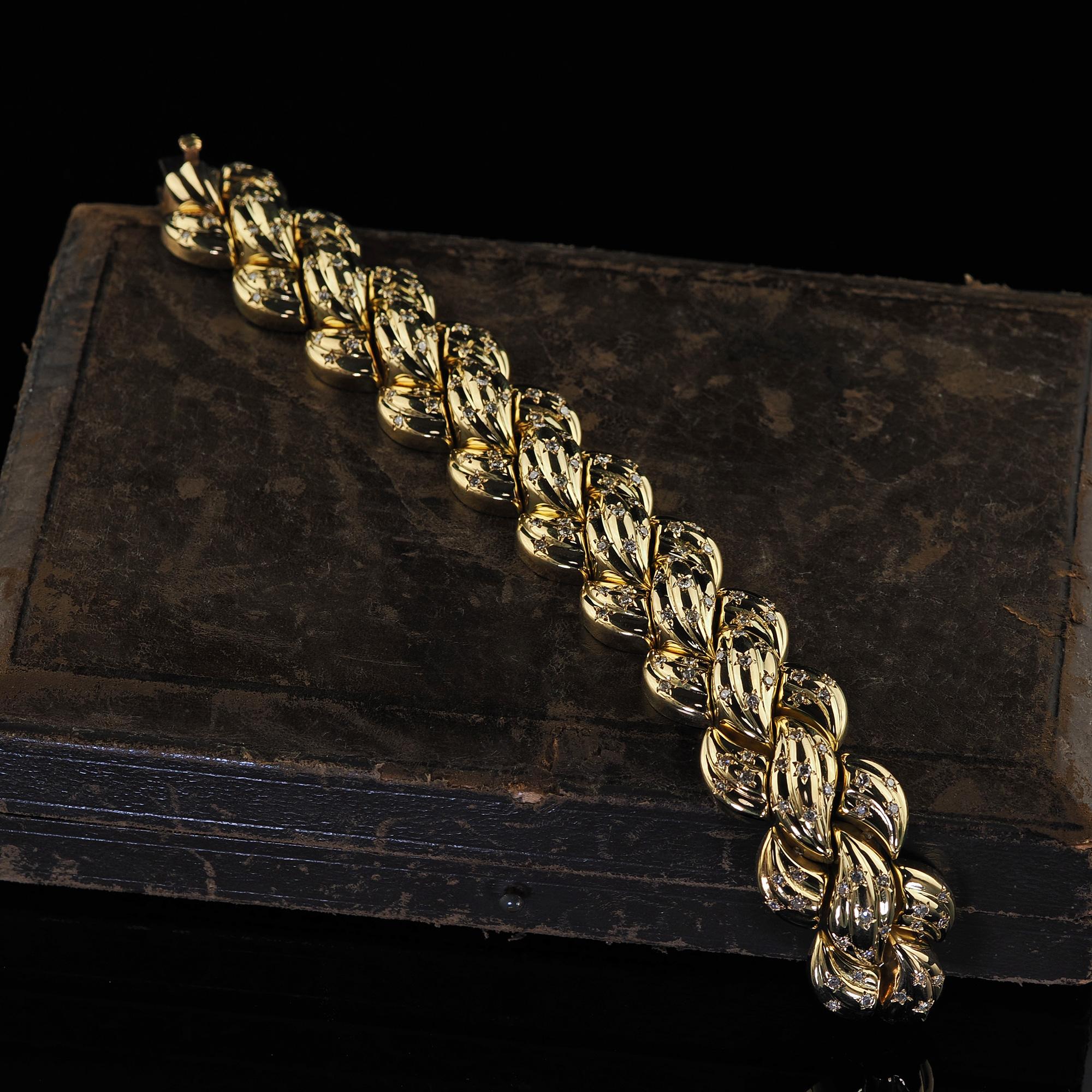 Beautiful Vintage Estate 18K Yellow Gold Single Cut Diamond Star Set Weave Bracelet. This gorgeous vintage estate diamond bracelet is crafted in 18k yellow gold. This gorgeous bracelet features star set single cut diamonds throughout the entire