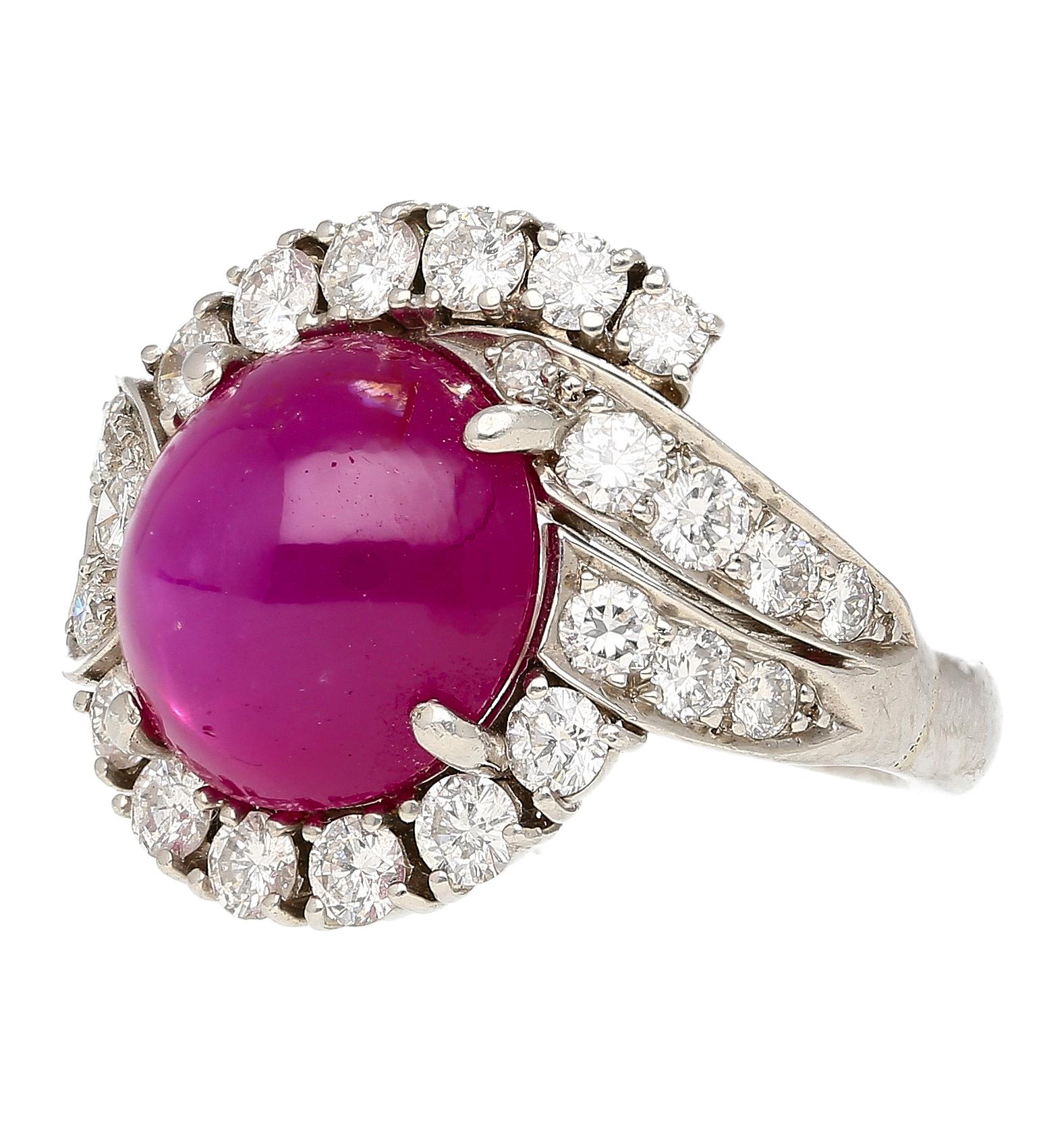 Rétro Vintage Estate 6.01 Carat No Heat Star Ruby & Diamond Platinum Ring en vente