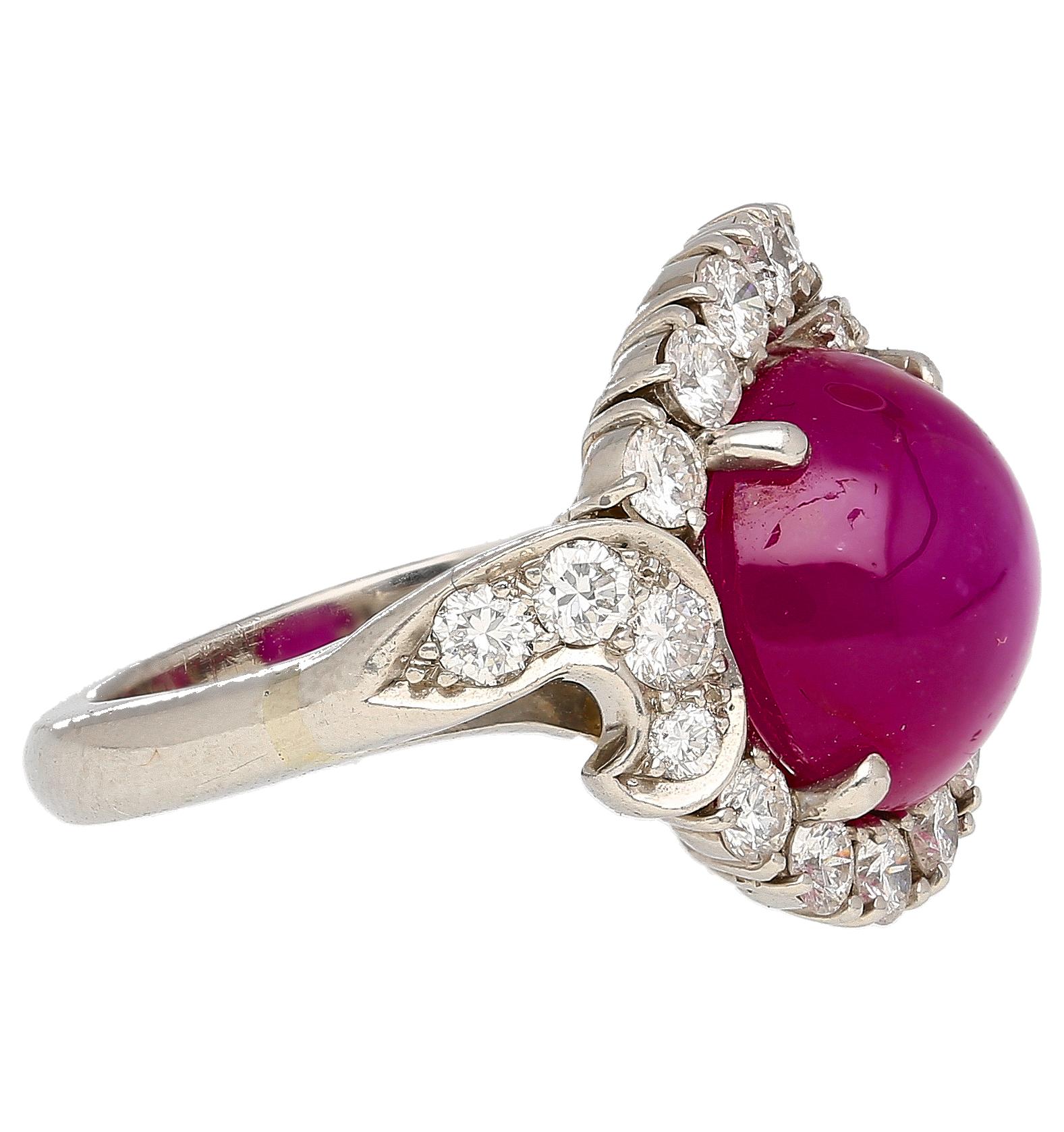 Vintage Estate 6.01 Carat No Heat Star Ruby & Diamond Platinum Ring In Excellent Condition For Sale In Miami, FL