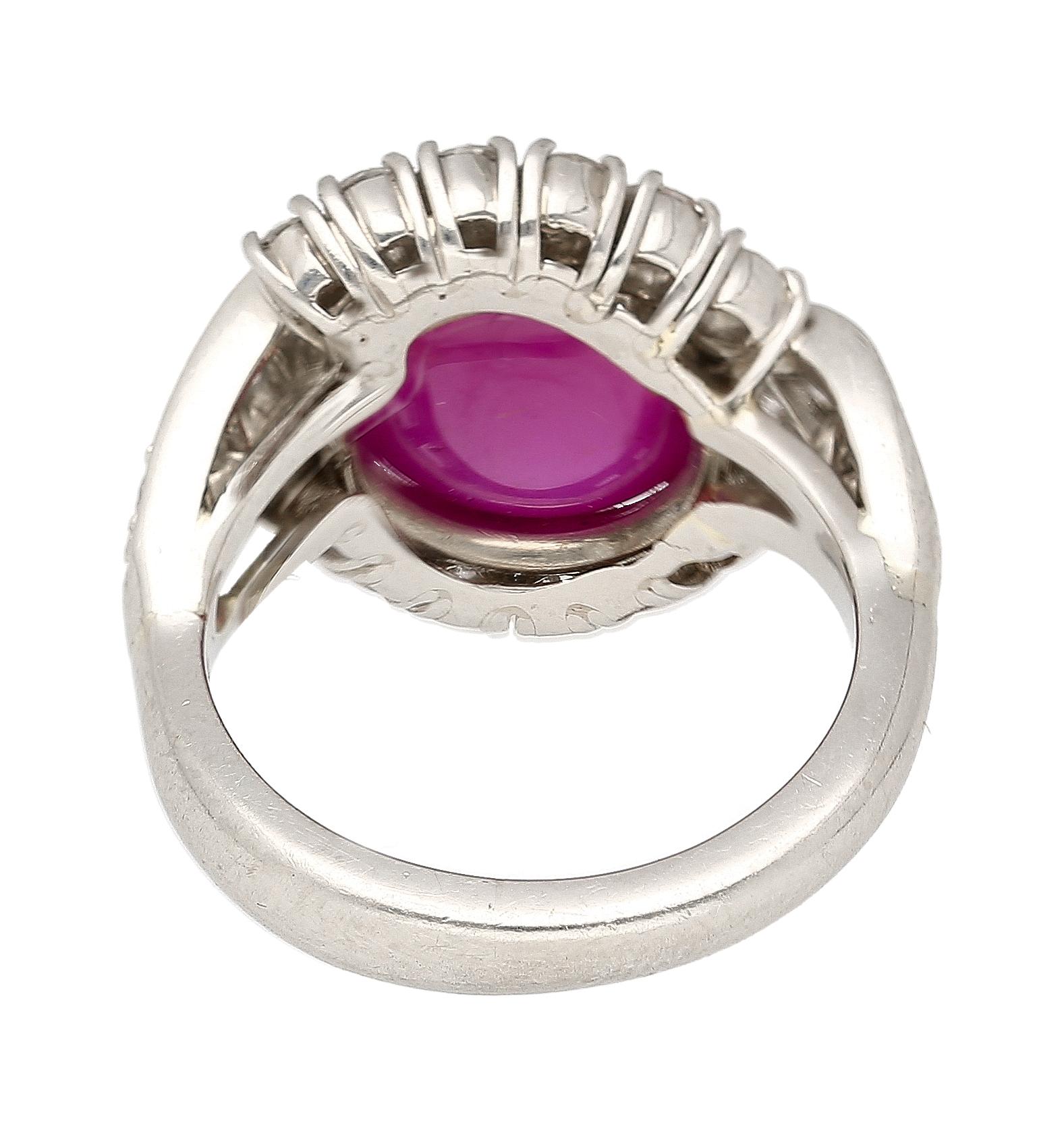Vintage Estate 6.01 Carat No Heat Star Ruby & Diamond Platinum Ring Pour femmes en vente