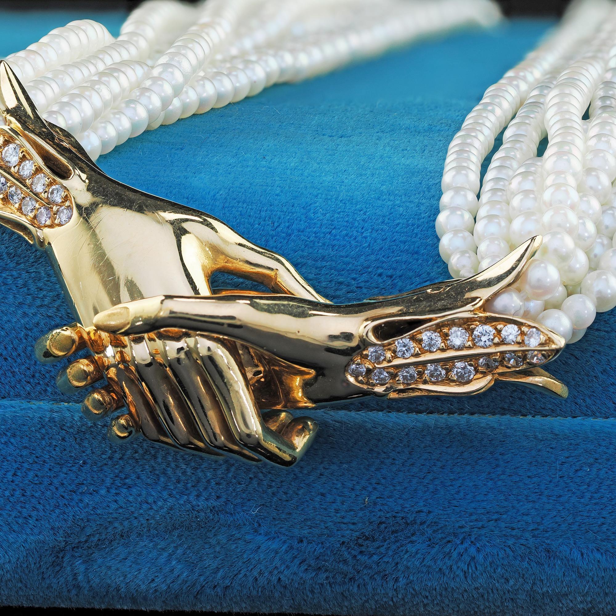 Vintage Estate Carrera Y Carrera 18K Gold Diamond Holding Hands Pearl Necklace In Good Condition For Sale In Great Neck, NY