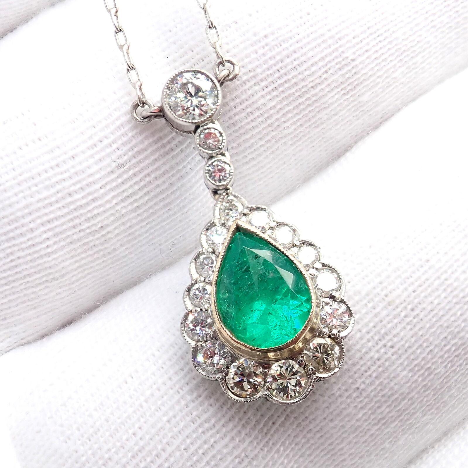 Conjunto de pendientes y collar de platino con esmeralda y diamantes de colección vintage en Excelente estado para la venta en Holland, PA