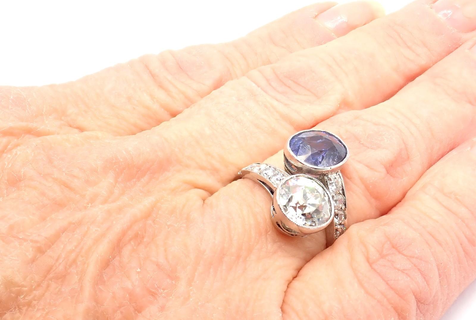 Vintage Estate Diamond Sapphire Art Deco Crossover Platinum Ring en venta 2