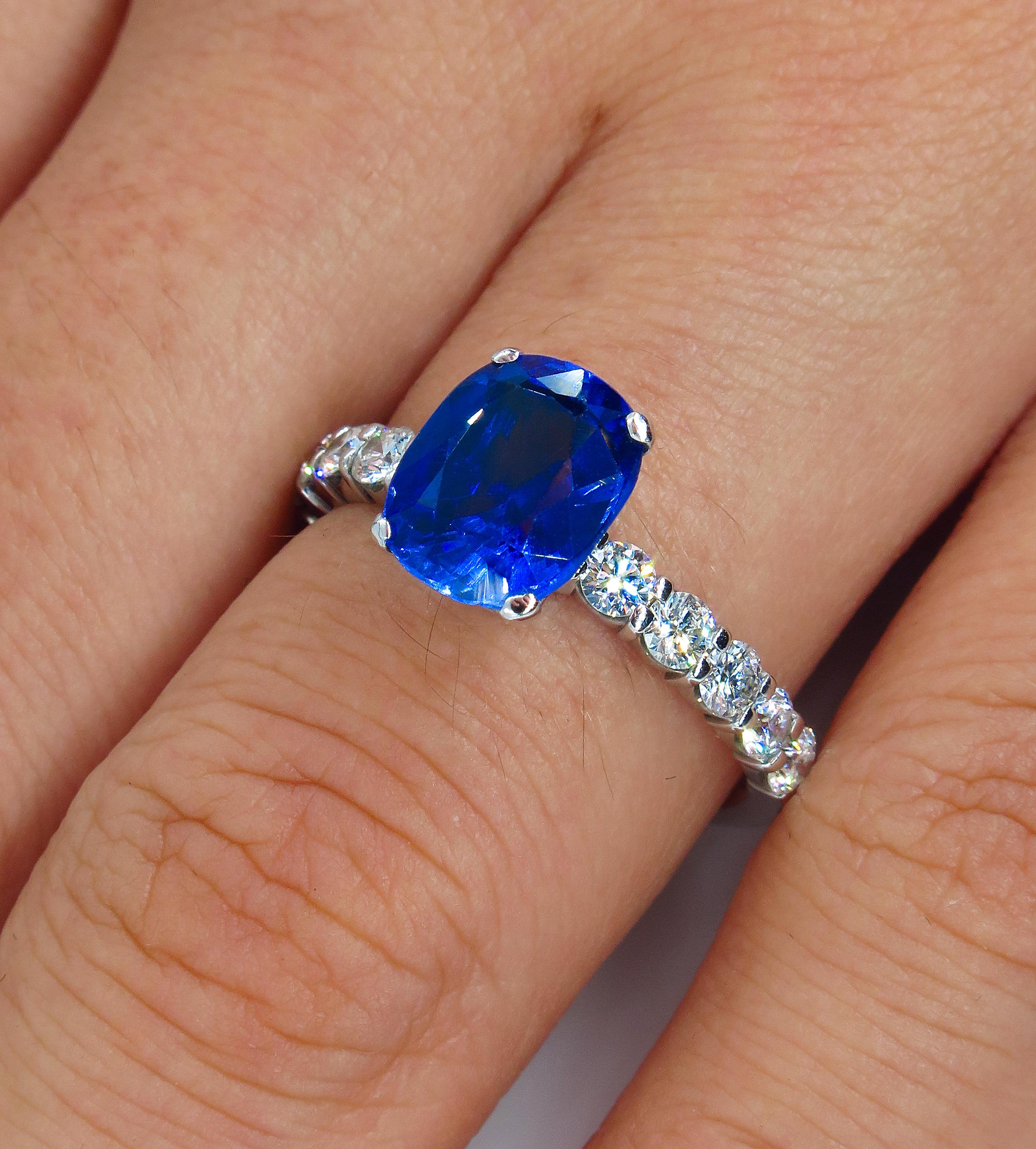 Vintage Estate GIA 2.82ct Synthetic Sapphire Diamonds Engagement Wedding Plat For Sale 2