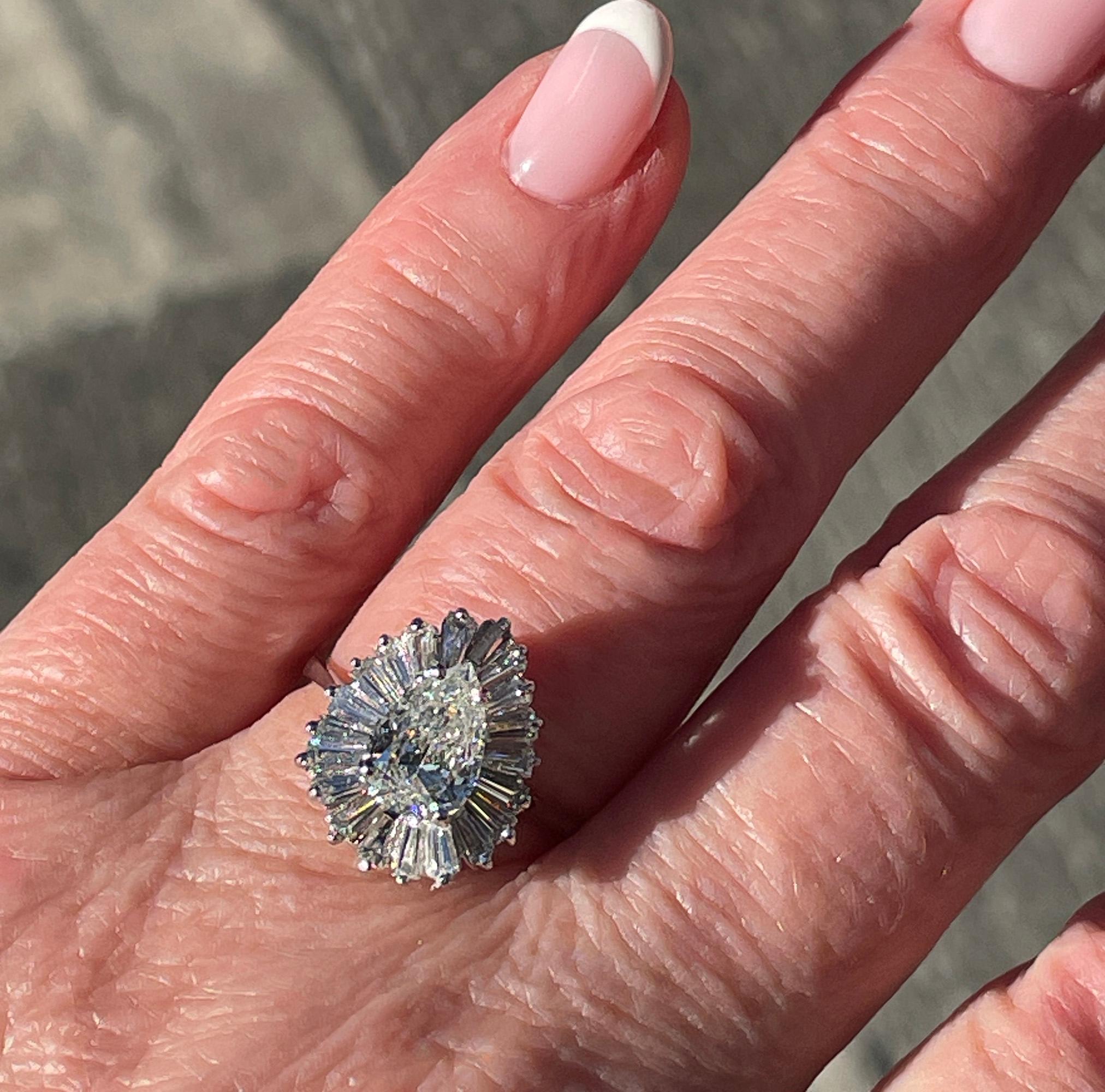 Vintage Estate GIA 3,73 Karat birnenförmiger Diamant-Ballerina-Cocktailring 14K W Goldring, Vintage im Angebot 5
