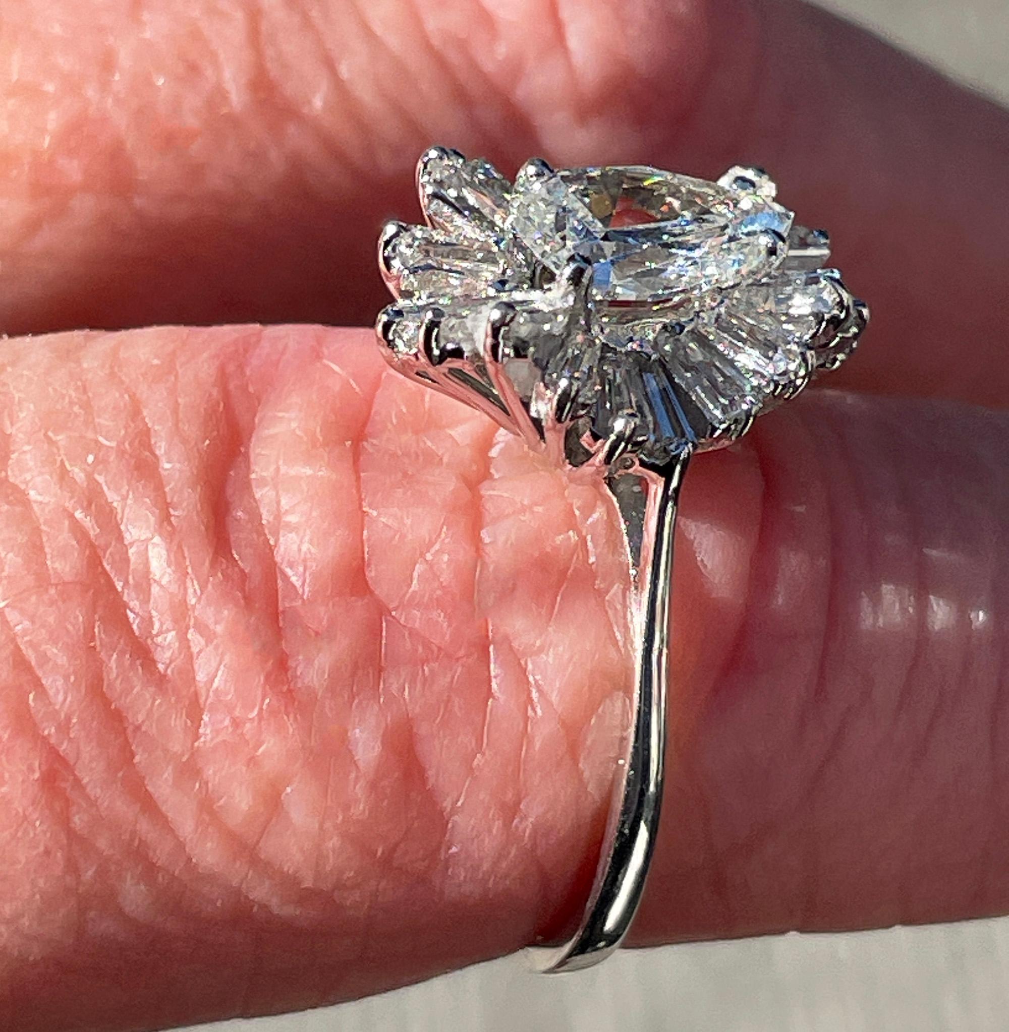 Vintage Estate GIA 3,73 Karat birnenförmiger Diamant-Ballerina-Cocktailring 14K W Goldring, Vintage im Angebot 6