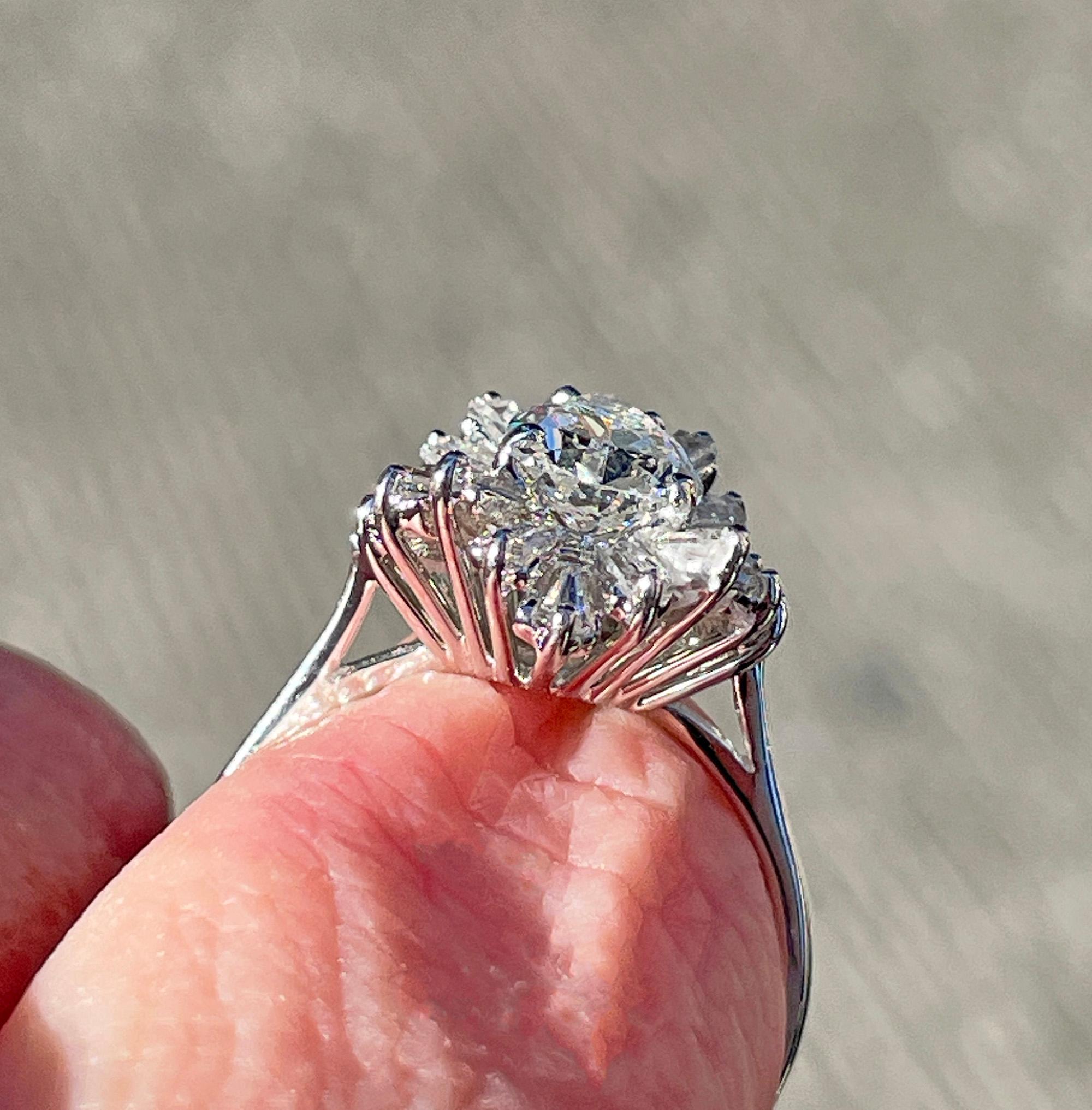 Vintage Estate GIA 3,73 Karat birnenförmiger Diamant-Ballerina-Cocktailring 14K W Goldring, Vintage im Angebot 7