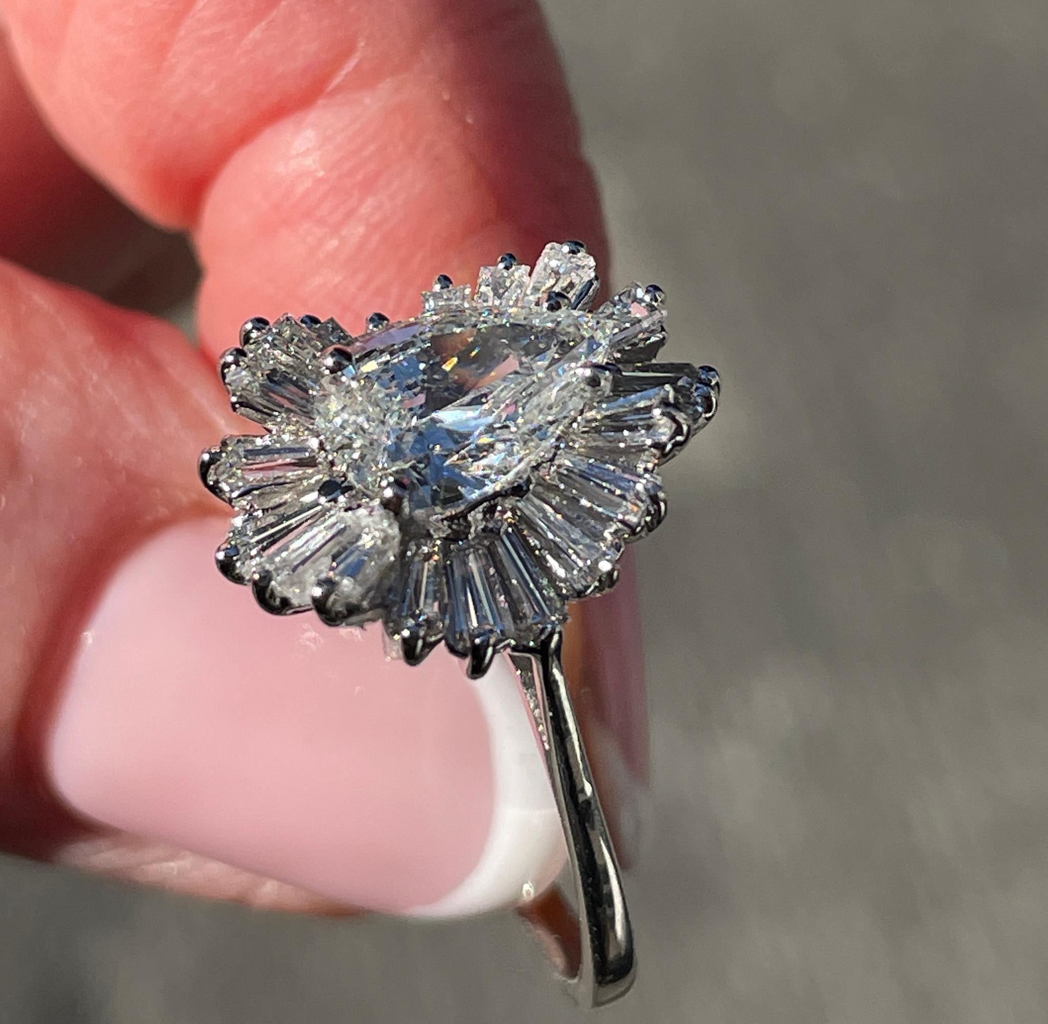 Vintage Estate GIA 3,73 Karat birnenförmiger Diamant-Ballerina-Cocktailring 14K W Goldring, Vintage im Angebot 9