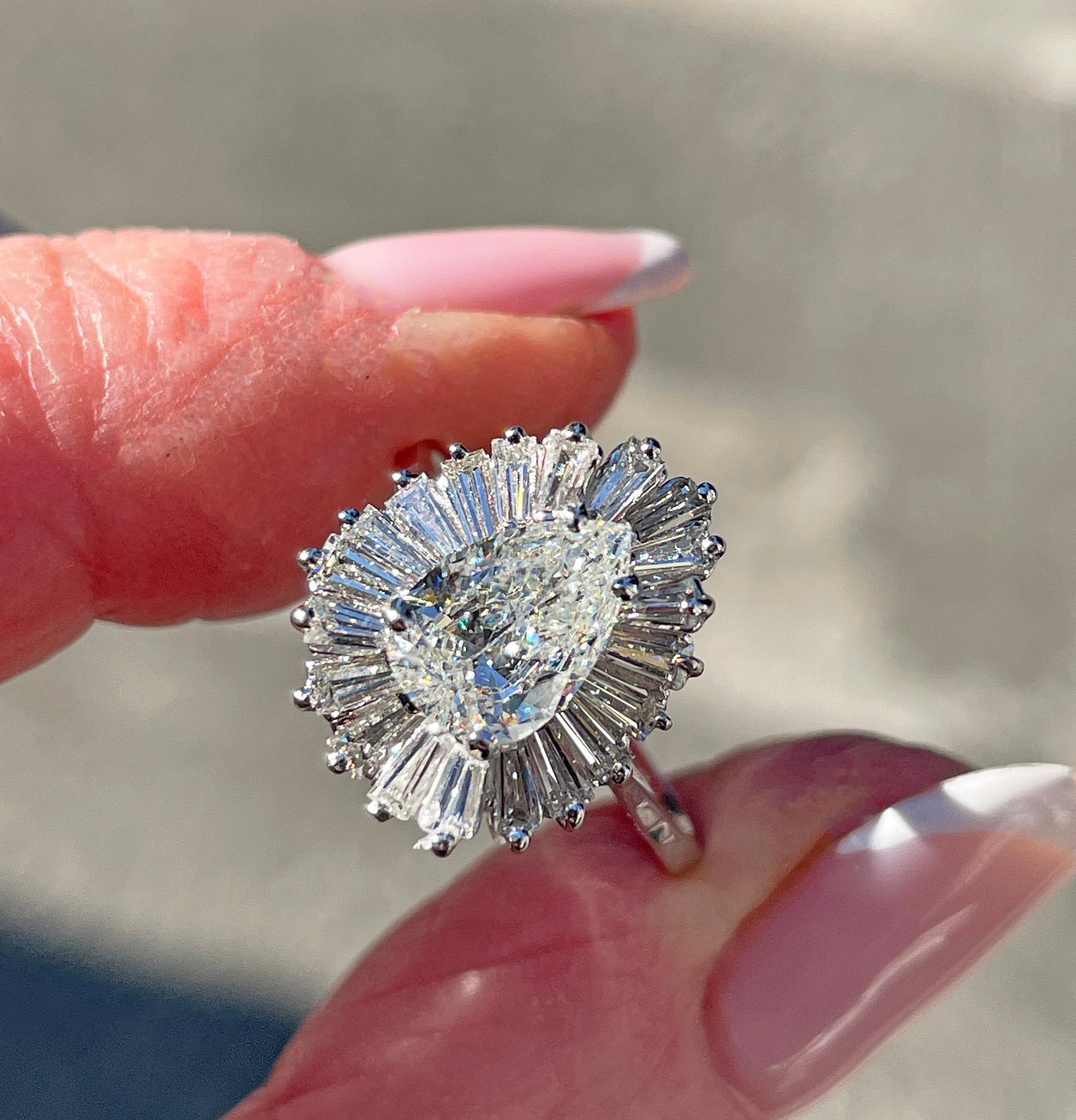 Vintage Estate GIA 3,73 Karat birnenförmiger Diamant-Ballerina-Cocktailring 14K W Goldring, Vintage im Angebot 10
