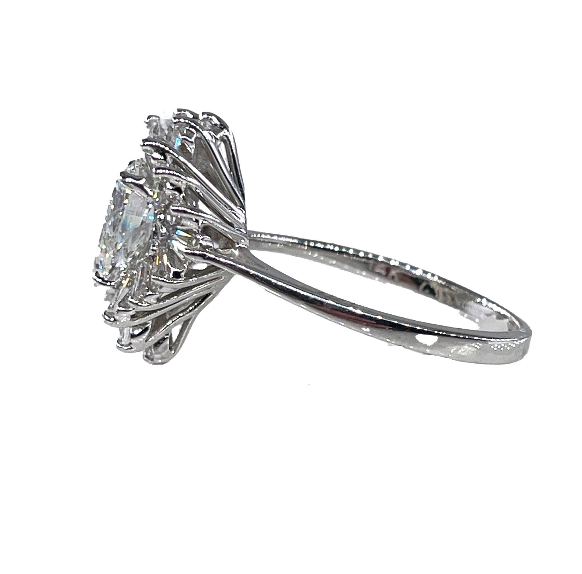 Vintage Estate GIA 3,73 Karat birnenförmiger Diamant-Ballerina-Cocktailring 14K W Goldring, Vintage im Zustand „Gut“ im Angebot in New York, NY