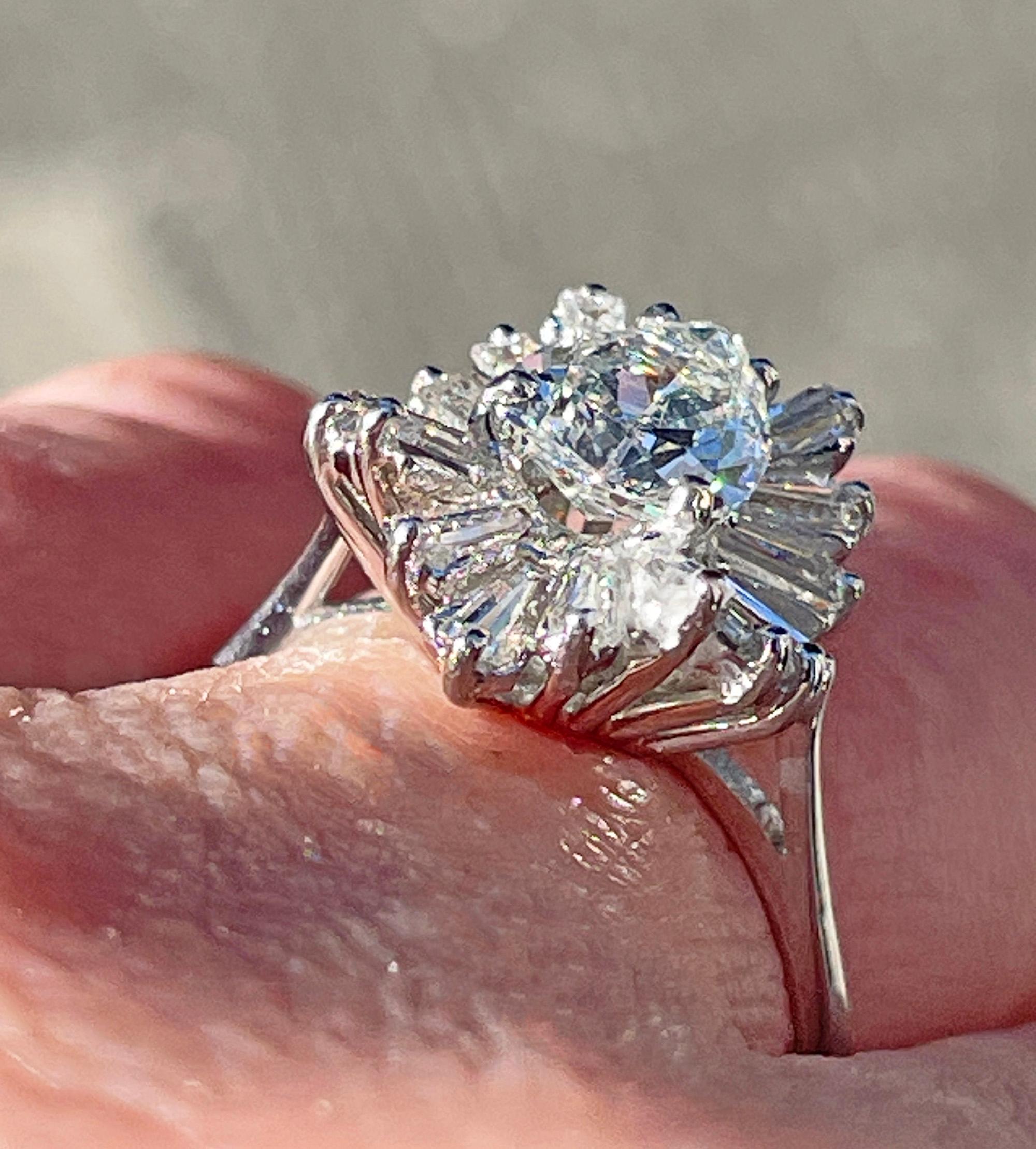 Vintage Estate GIA 3,73 Karat birnenförmiger Diamant-Ballerina-Cocktailring 14K W Goldring, Vintage im Angebot 1