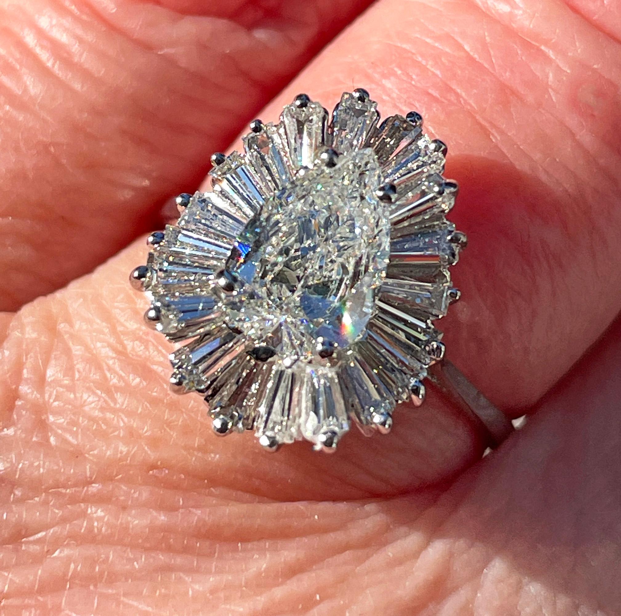 Vintage Estate GIA 3,73 Karat birnenförmiger Diamant-Ballerina-Cocktailring 14K W Goldring, Vintage im Angebot 2