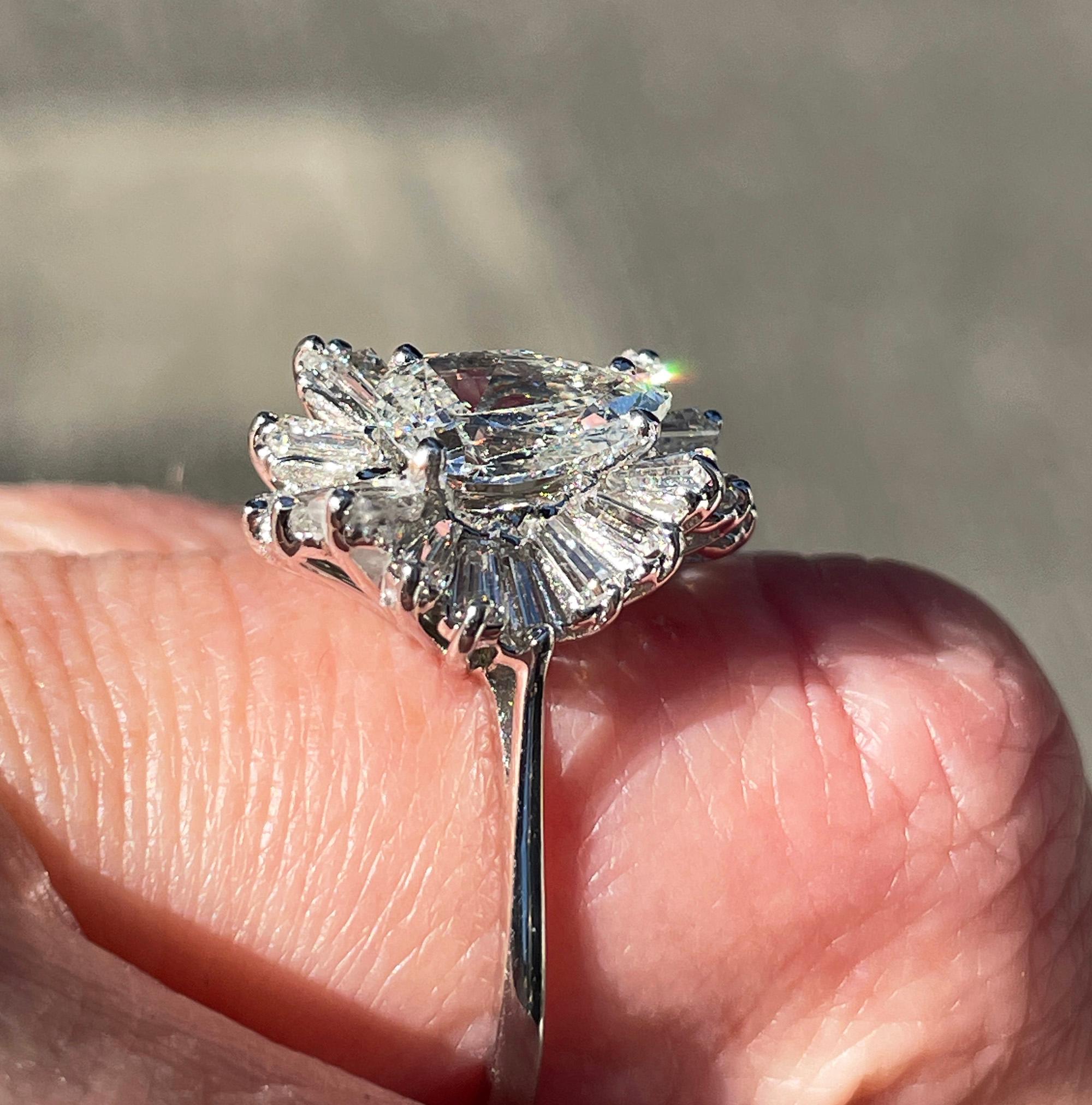Vintage Estate GIA 3,73 Karat birnenförmiger Diamant-Ballerina-Cocktailring 14K W Goldring, Vintage im Angebot 3