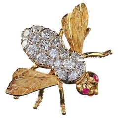 Spilla vintage "Ape" in oro giallo 18 carati con diamanti e rubini della collezione Herbert Rosenthal