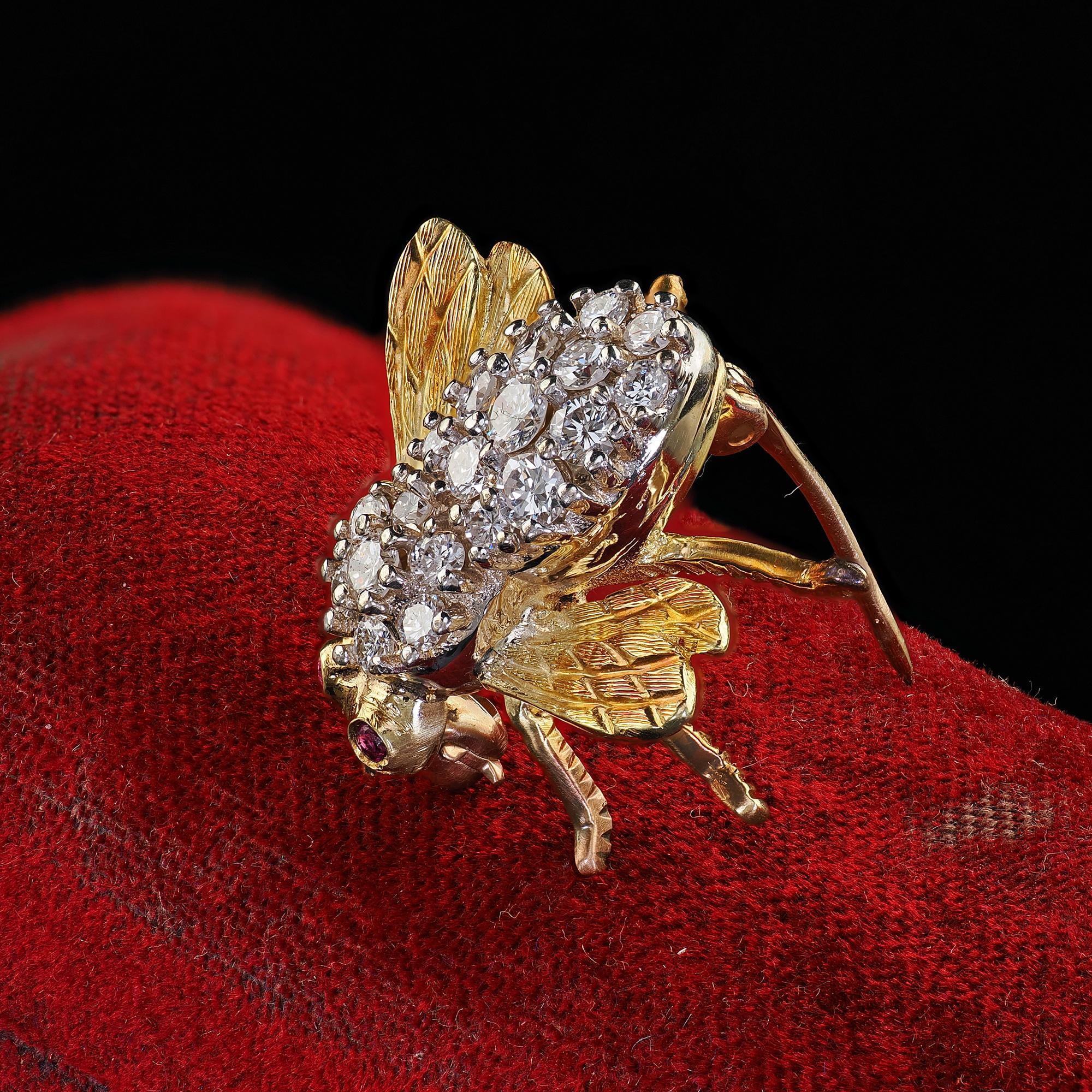 Vintage Estate Herbert Rosenthal 18K Yellow Gold Diamond Bee Pin In Good Condition In Great Neck, NY