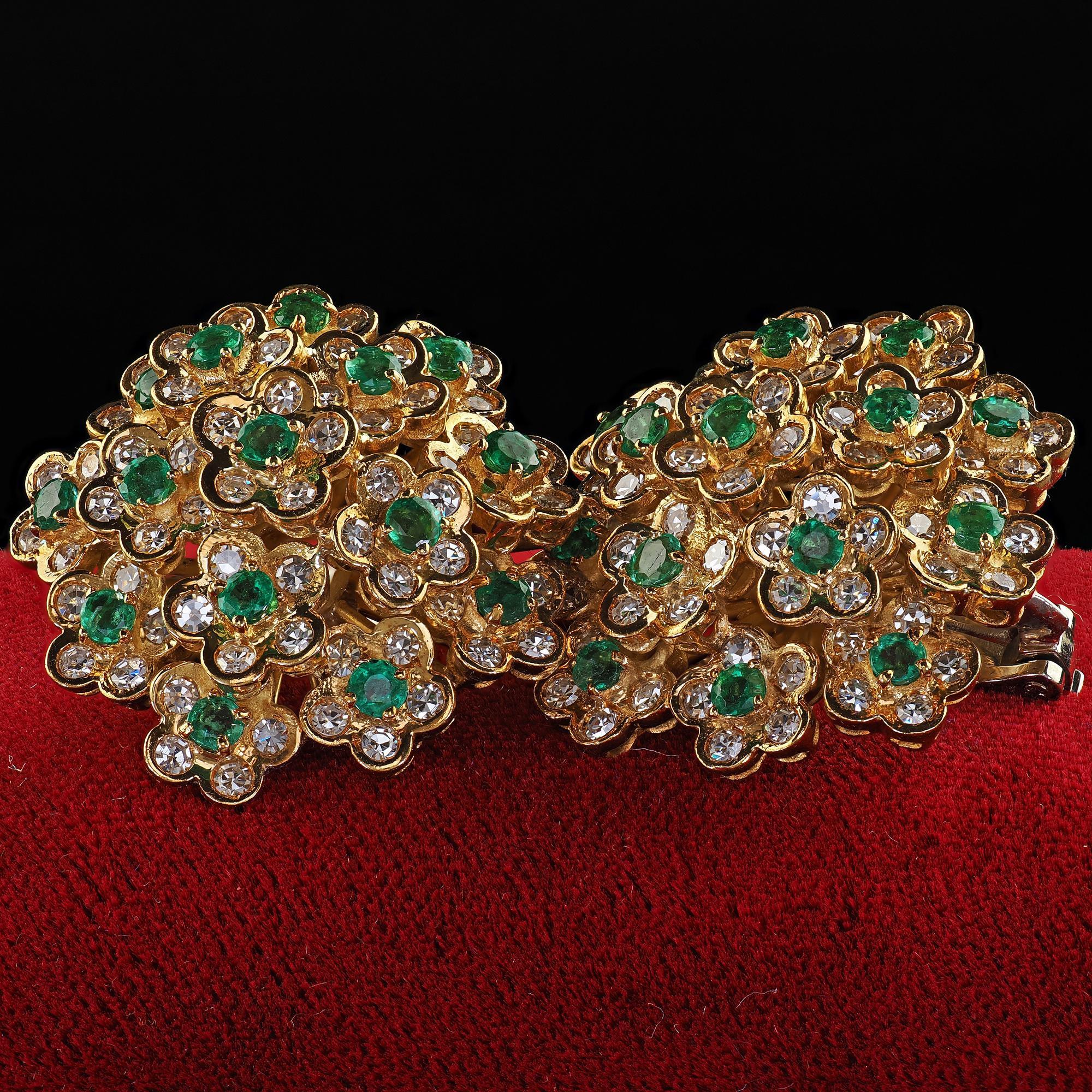 Orecchini a clip con diamanti e smeraldi in oro giallo 18 carati di proprietà italiana d'epoca in vendita 1