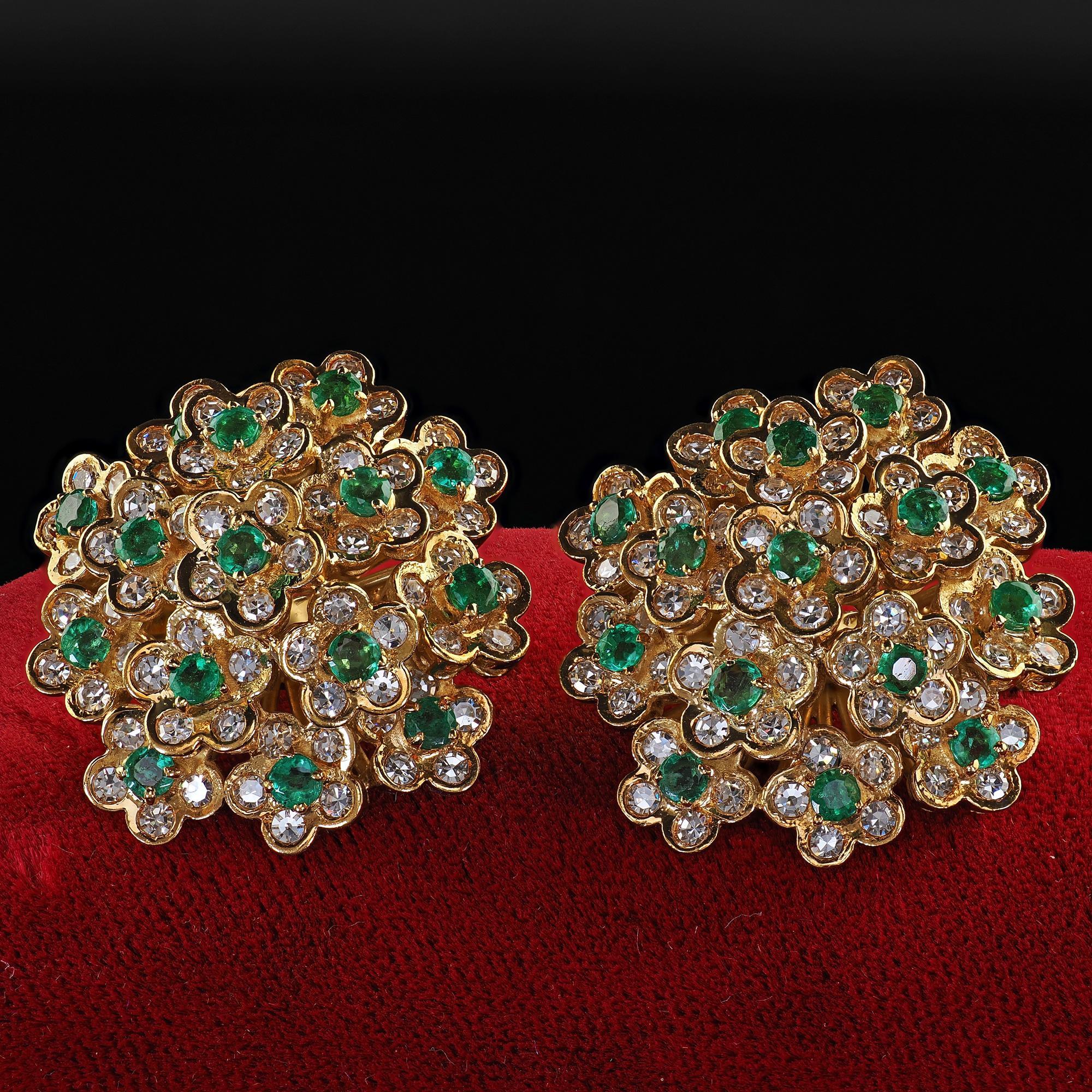 Orecchini a clip con diamanti e smeraldi in oro giallo 18 carati di proprietà italiana d'epoca in vendita 2