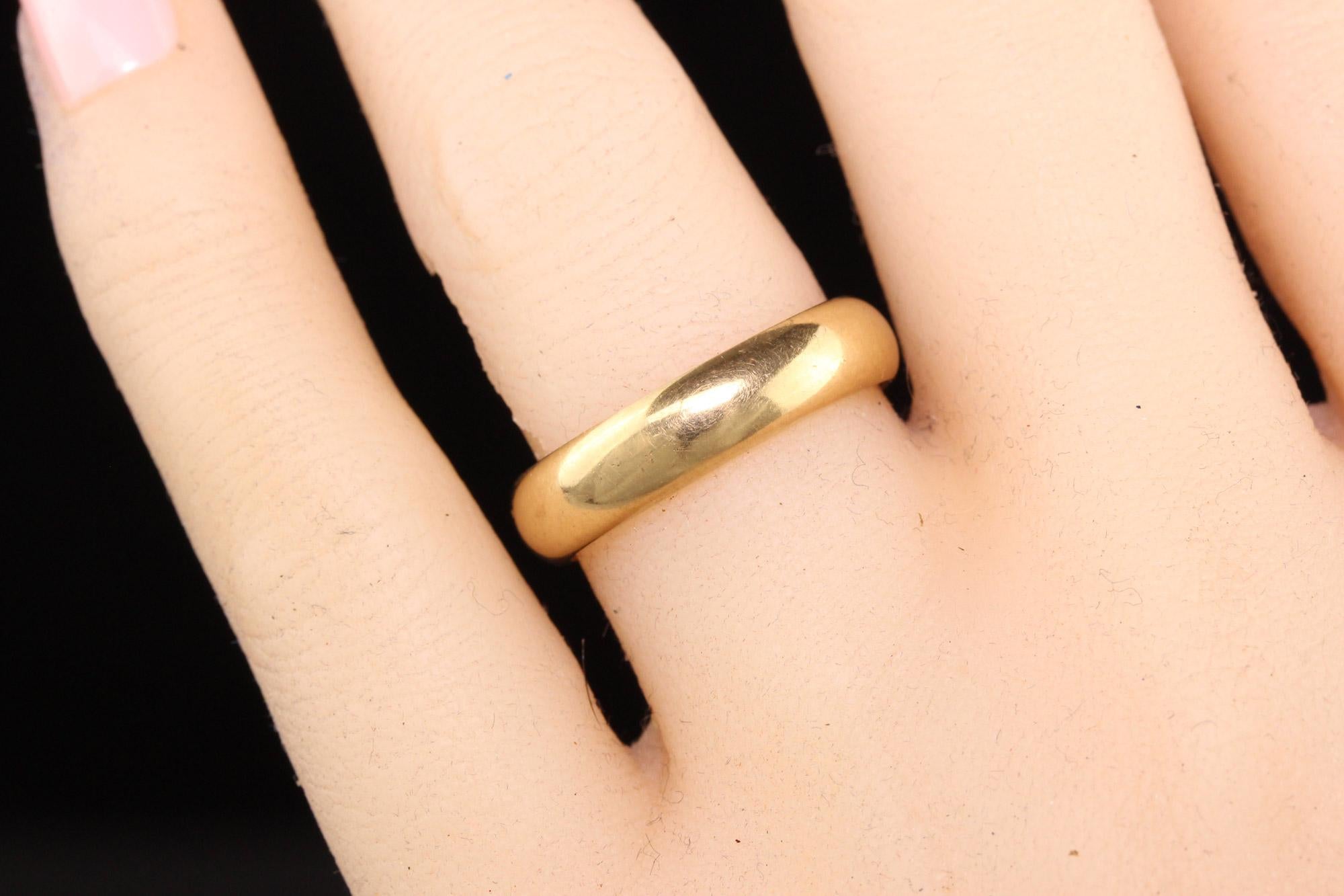 Vintage Estate Lohengrin 14K Yellow Gold Engraved Wedding Band In Good Condition For Sale In Great Neck, NY