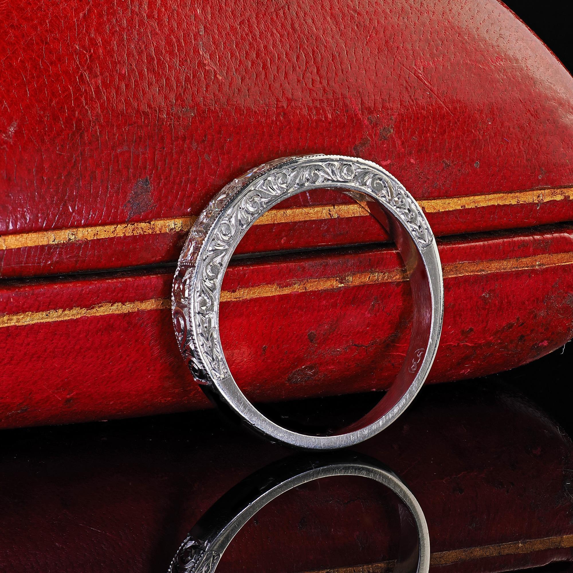 Retro Vintage Estate Platinum Carre Cut Diamond Engraved Wedding Band - Size 6 1/4 For Sale