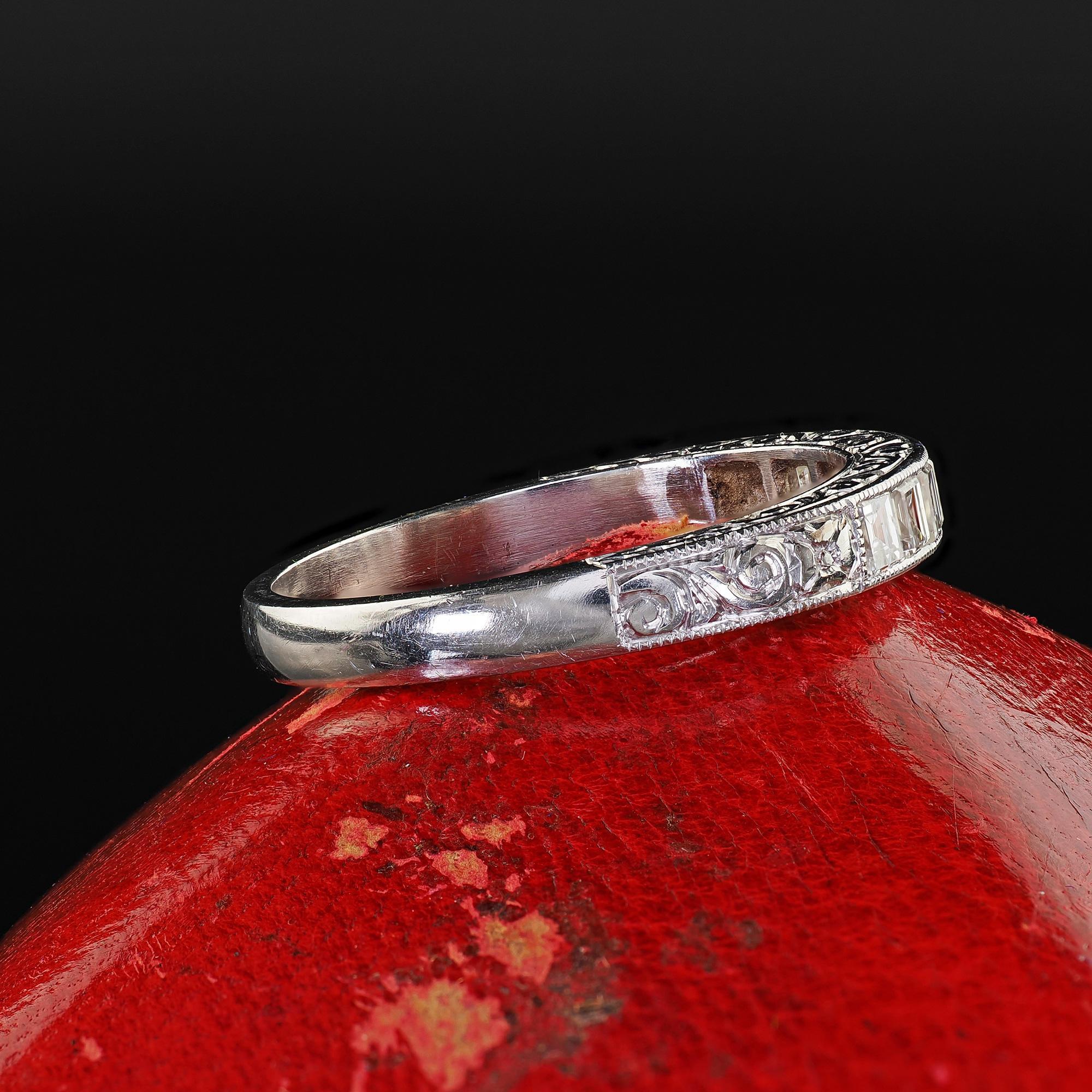 Square Cut Vintage Estate Platinum Carre Cut Diamond Engraved Wedding Band - Size 6 1/4 For Sale