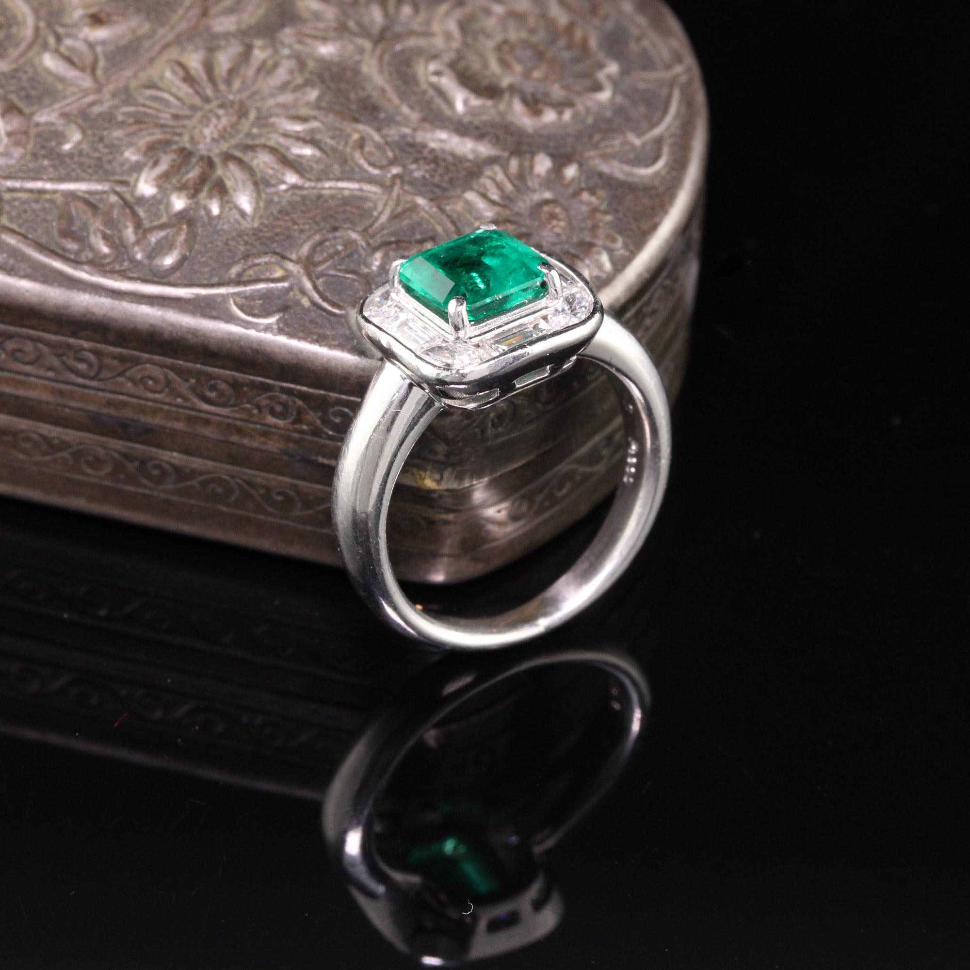 Vintage Estate Platinum Colombian Emerald and Diamond Ring, GIA Certified In Good Condition In Great Neck, NY